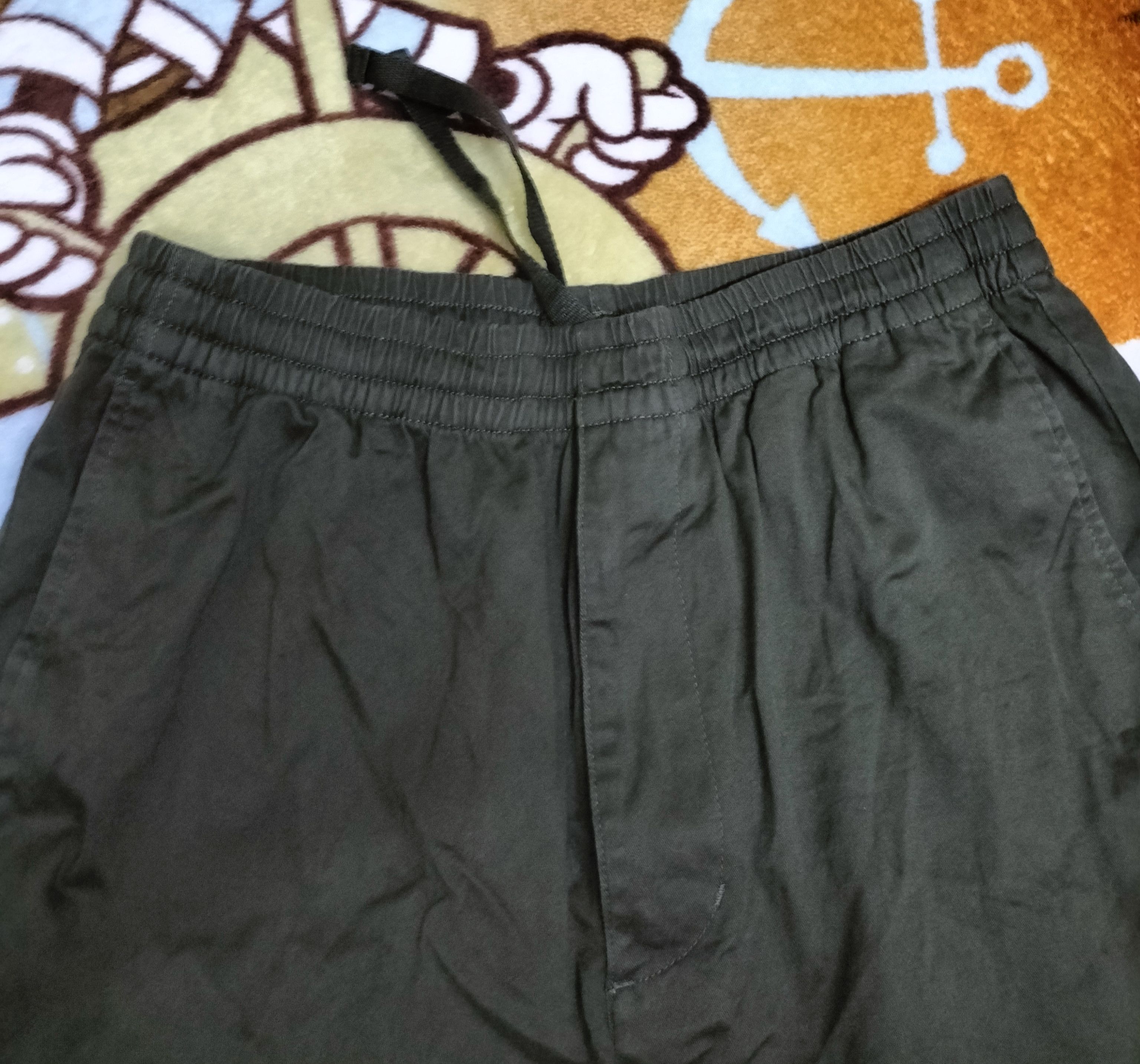 Uniqlo Uniqlo relaxed ankle pants green army Size US 30 / EU 46 - 3 Thumbnail