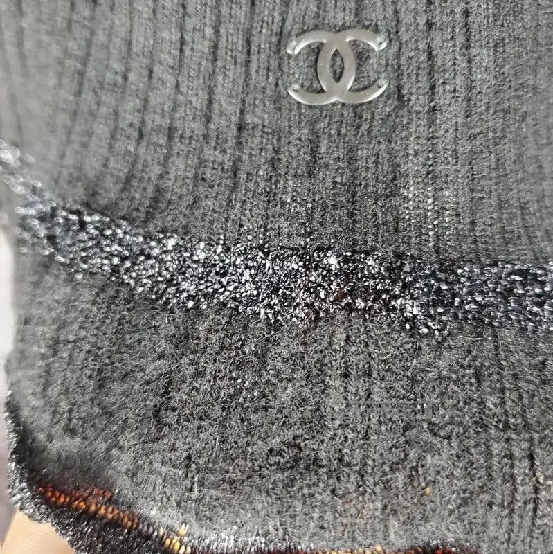 Chanel Chanel Black Cashmere Long Sleeve Top . Size M / US 6-8 / IT 42-44 - 5 Thumbnail