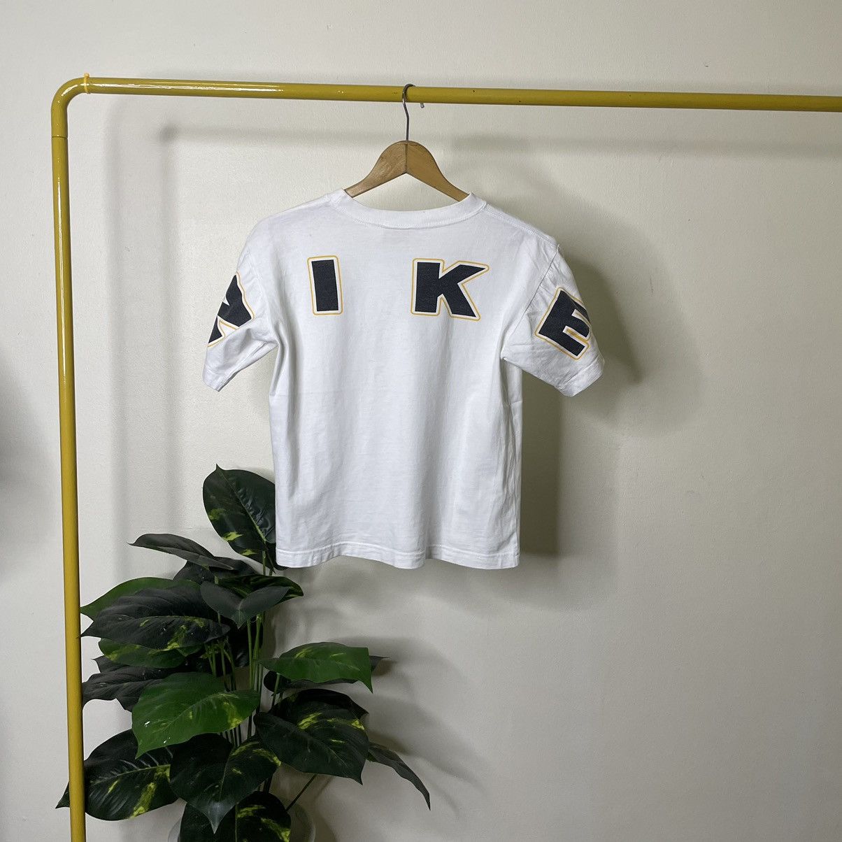 Nike × Vintage Vintage 1990s Nike Block Cropped T Shirt Size US S / EU 44-46 / 1 - 1 Thumbnail
