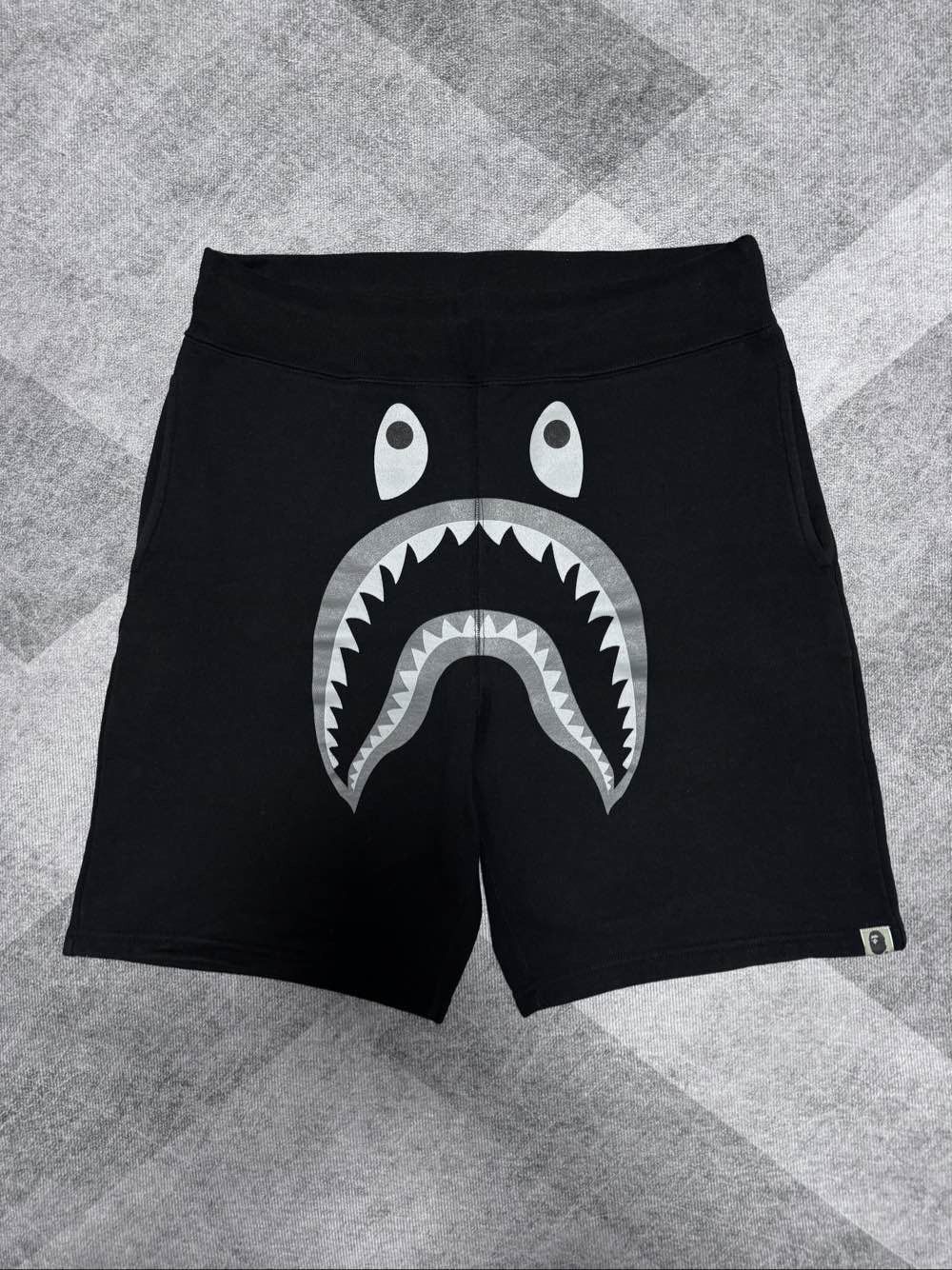 Bape A BATHING APE x UNDEFEATED Shark Shorts Size L Size US 34 / EU 50 - 1 Thumbnail