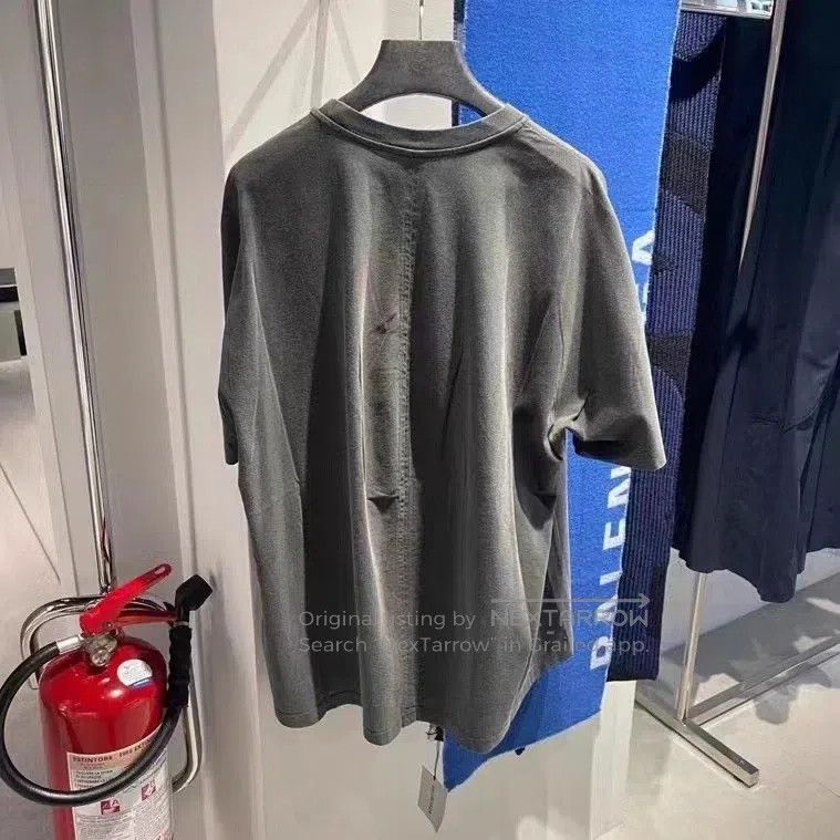 Balenciaga Balenciaga Short-sleeved T-shirt Size US S / EU 44-46 / 1 - 2 Thumbnail