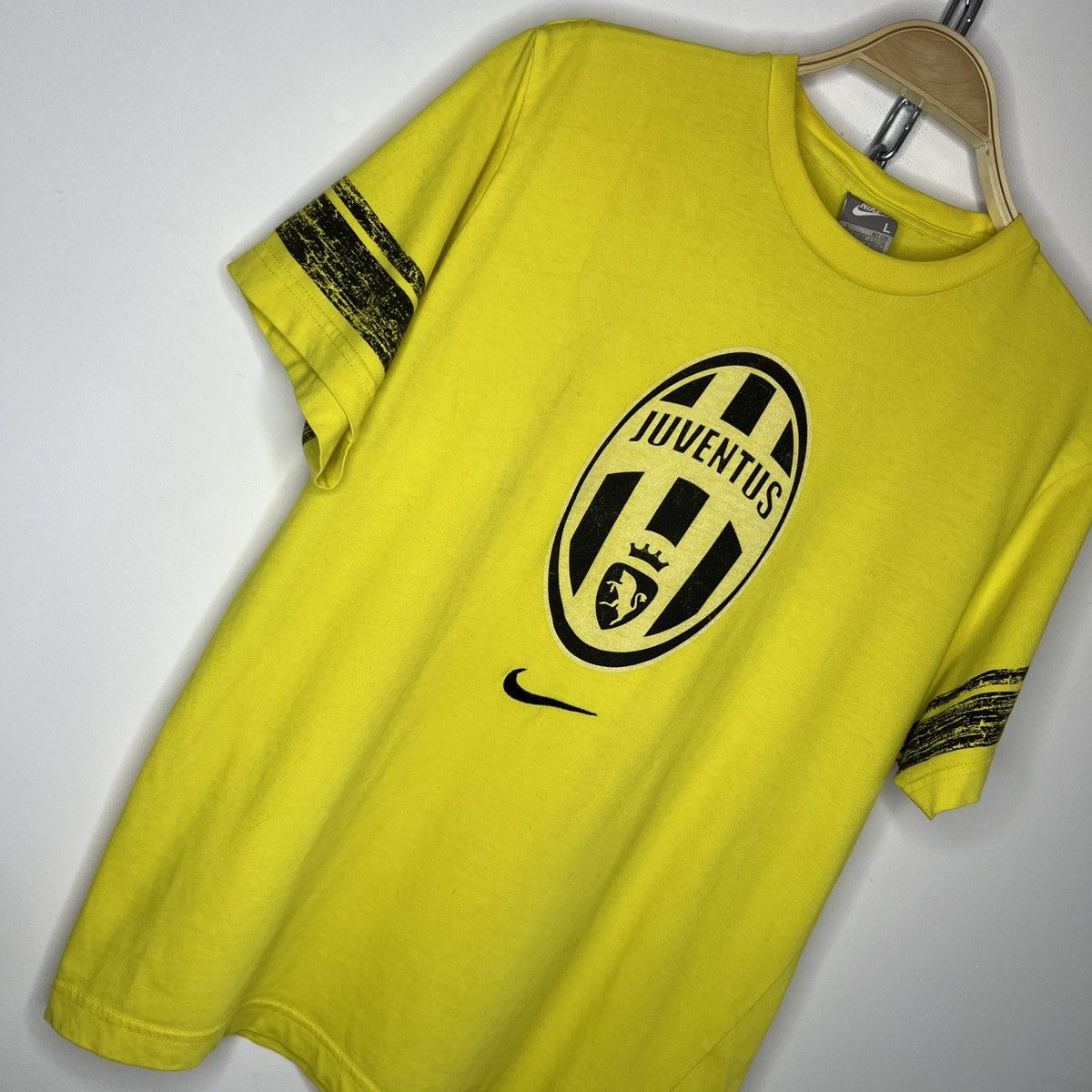 Nike × Vintage 🔥 Vintage 90s Nike Juventus t-shirt football rare retro Y2K Size US M / EU 48-50 / 2 - 3 Thumbnail