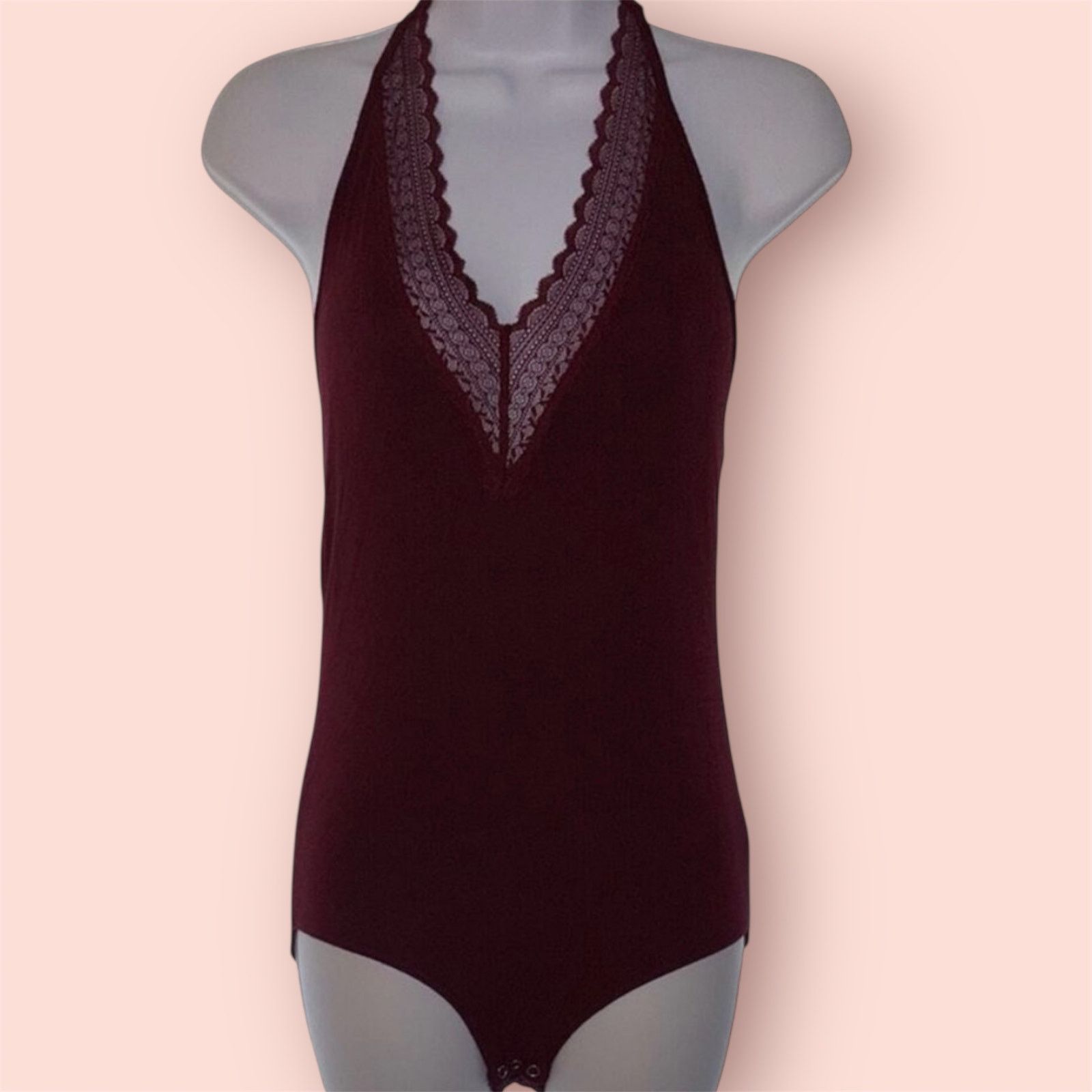 The Unbranded Brand American Eagle Burgundy Lace Halter Bodysuit Size Medium Size M / US 6-8 / IT 42-44 - 1 Thumbnail