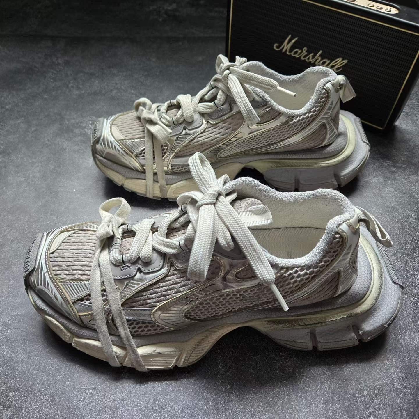 Balenciaga Balenciaga Beige Lowtop Sneakers 7.5 Men Size US 7.5 / EU 40-41 - 1 Thumbnail