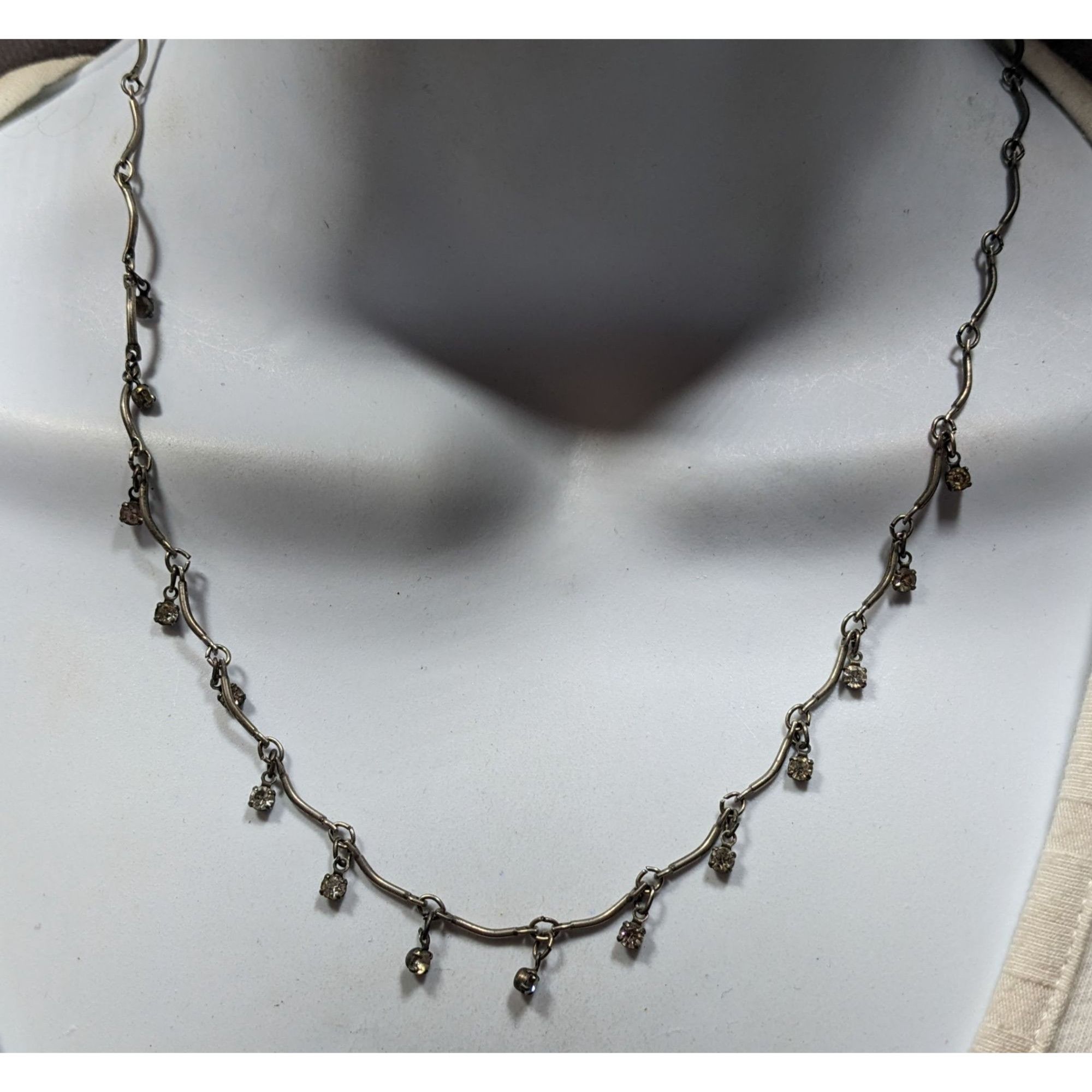 Other Silver-Tone Necklace With Dangling Crystal Accents & Adjusta Size ONE SIZE - 2 Thumbnail