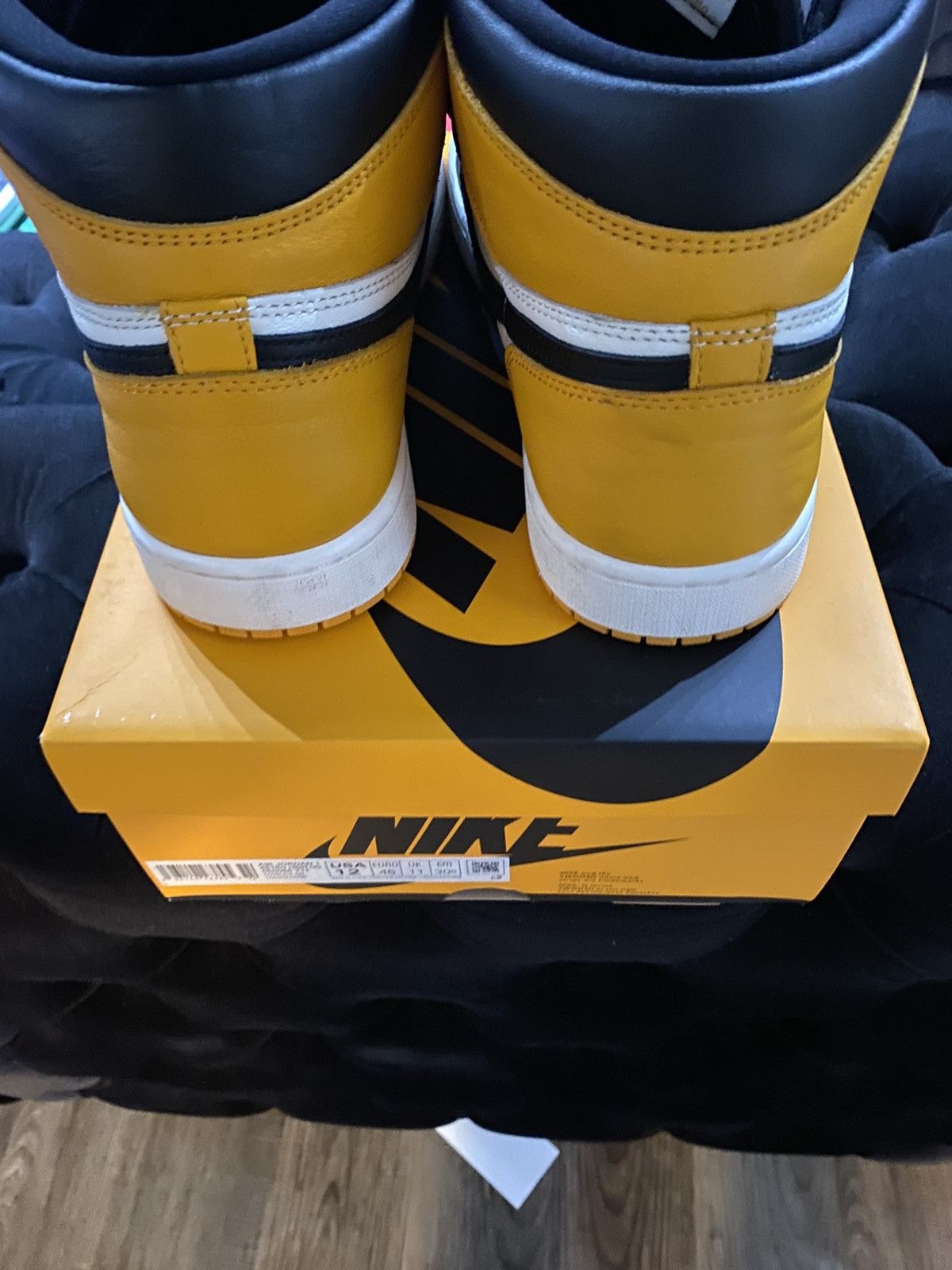 Nike Nike Air Jordan 1 High Taxi 555088-711 Men Size 12 Used Size US 12 / EU 45 - 4 Thumbnail