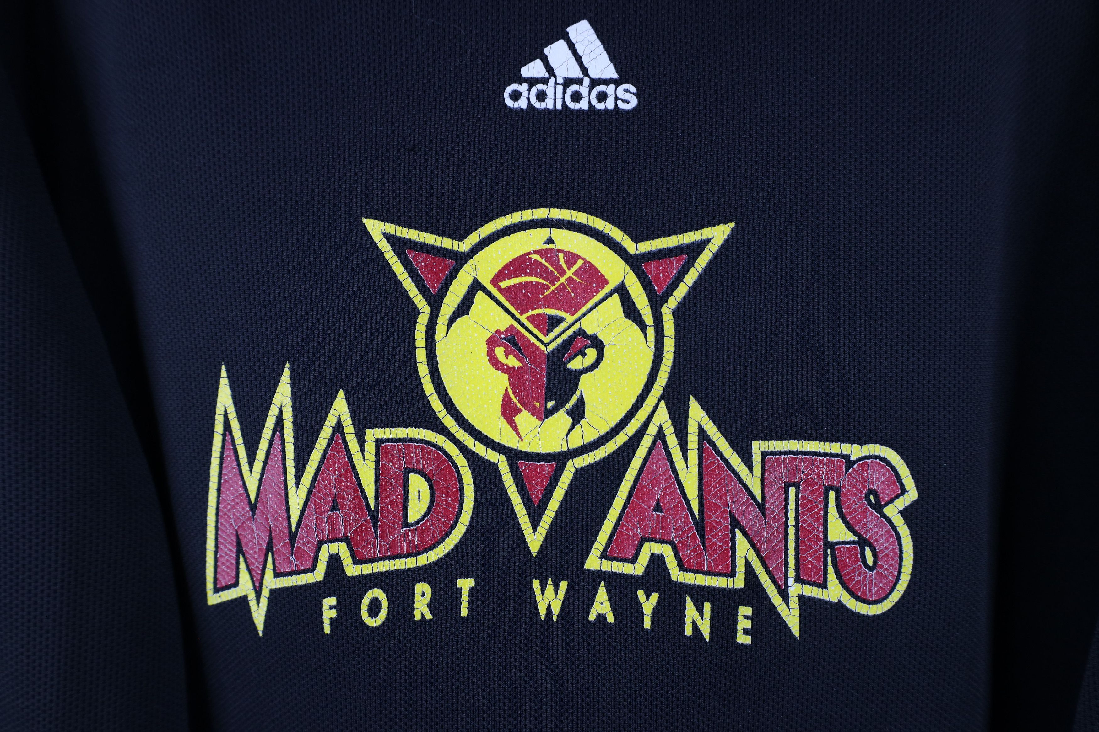 Adidas × Vintage Vintage Adidas Fort Wayne Mad Ants Basketball Hoodie Black Size US XL / EU 56 / 4 - 4 Thumbnail