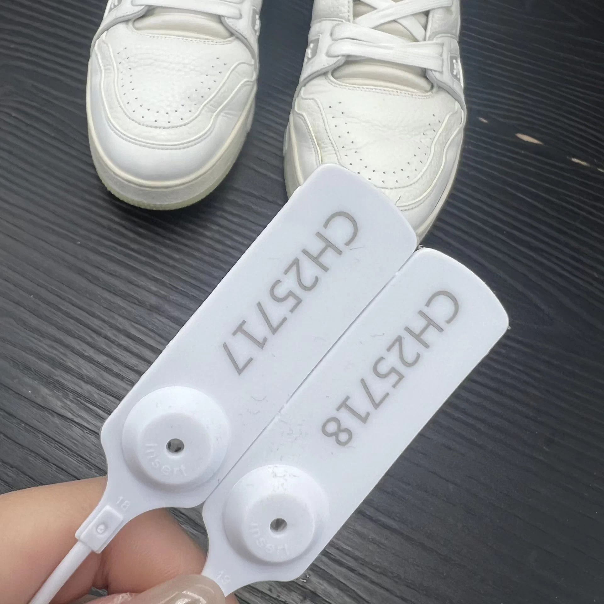Louis Vuitton LV Trainer White Cement 8.5 Near New Original Box Size US 8.5 / EU 41-42 - 9 Thumbnail