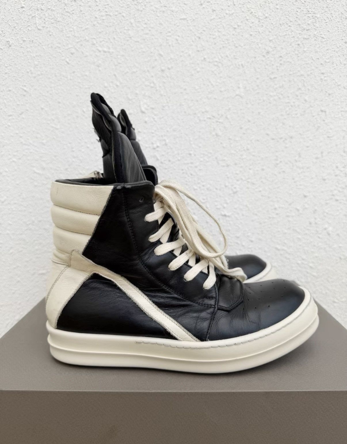 Rick Owens Rick Owens women's high-top sneakers black/white Size US 5 / IT 35 - 2 Thumbnail