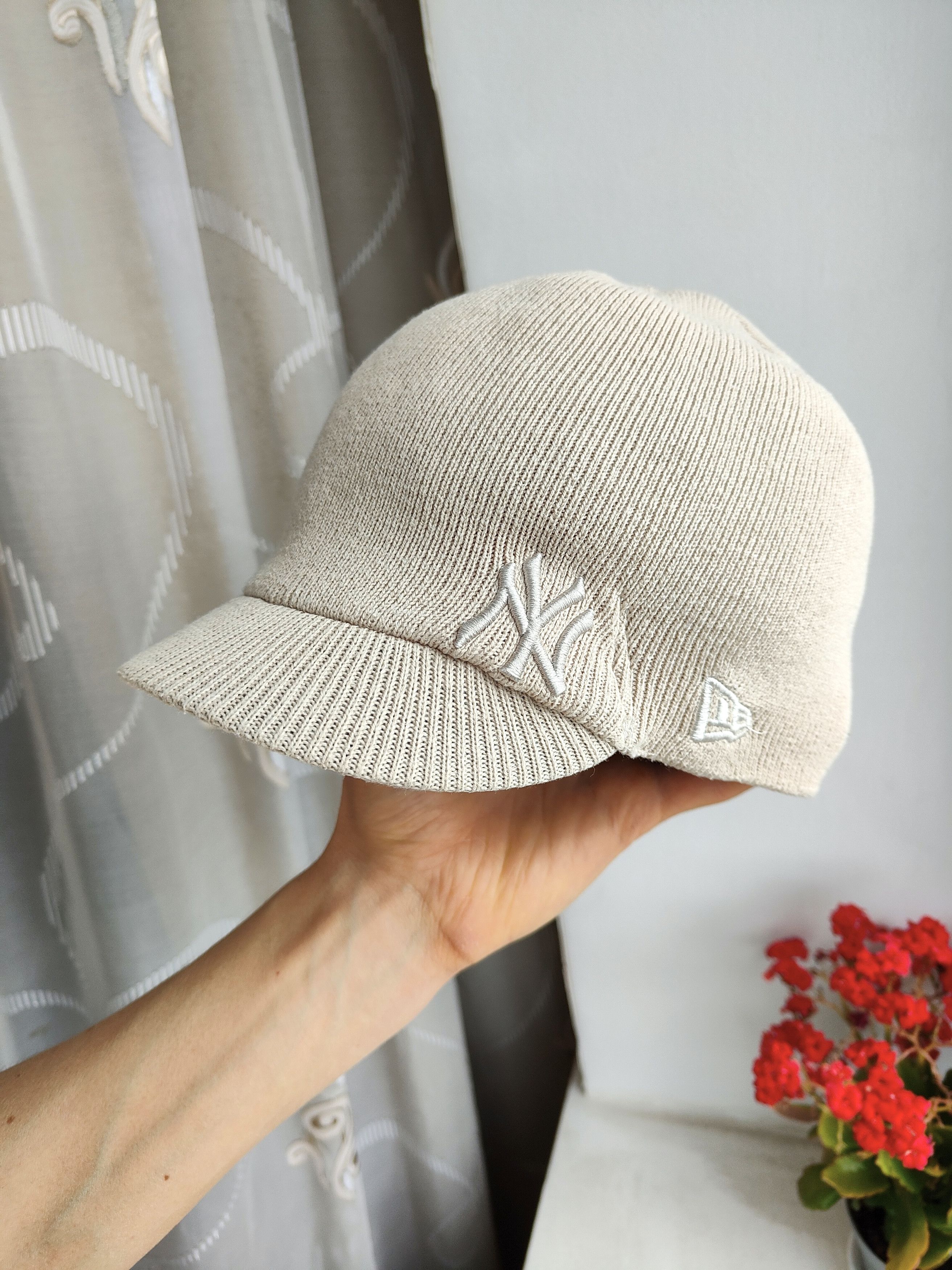 New York Yankees Vintage New Era NY Yankees MLB Hat With A Visor Size ONE SIZE - 4 Thumbnail