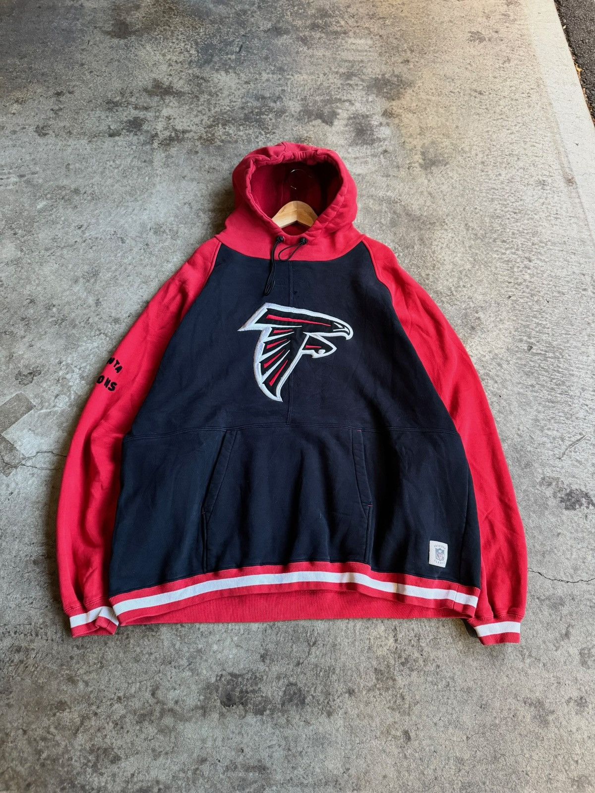 NHL × Vintage Crazy Vintage Streetwear Y2K NFL Men’s black and red hoodie Size US XL / EU 56 / 4 - 1 Thumbnail
