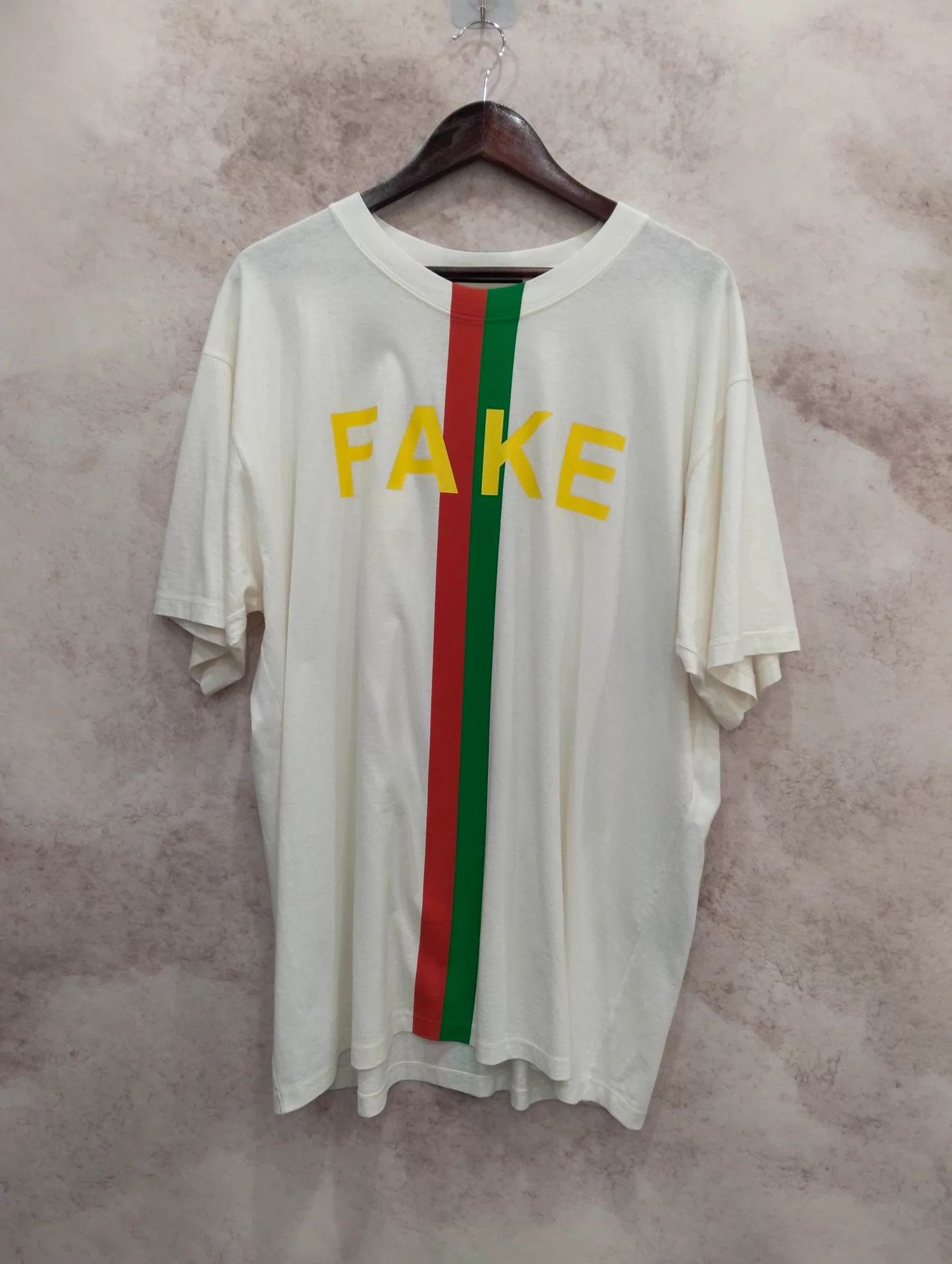 Gucci Gucci white not fake short sleeve XL tee Size US XL / EU 56 / 4 - 1 Thumbnail