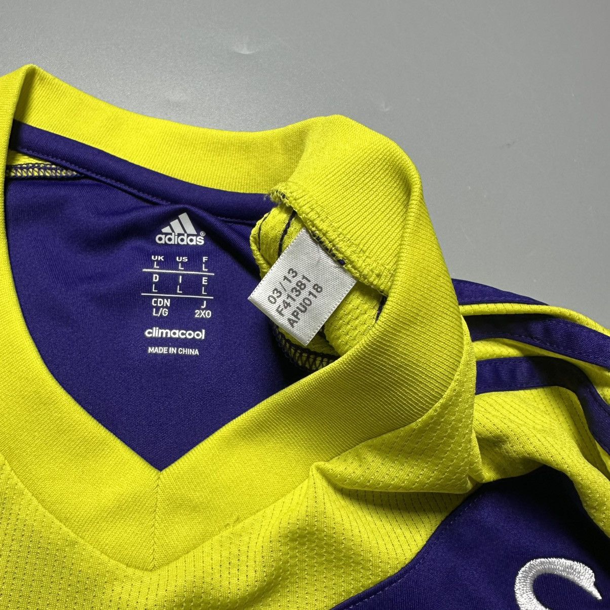 Vintage SWANSEA ADIDAS 2013/2014 FOOTBALL AWAY JERSEY #9 MICHU Size US L / EU 52-54 / 3 - 8 Thumbnail