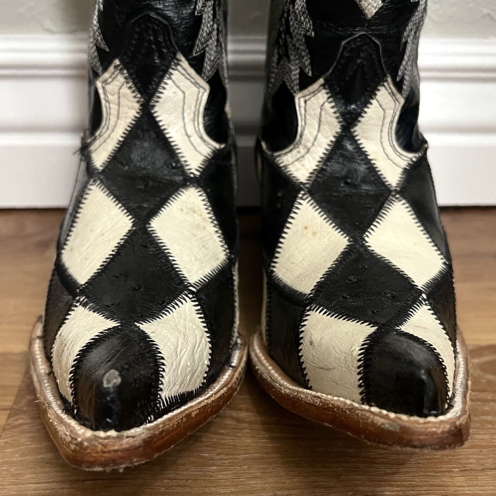 Vintage VINTAGE White Diamonds Boots Cowboy Boot Mens 6 Black Leather Western Mid-Calf Check Pattern Pointed Toe Size US 6 / EU 39 - 5 Thumbnail