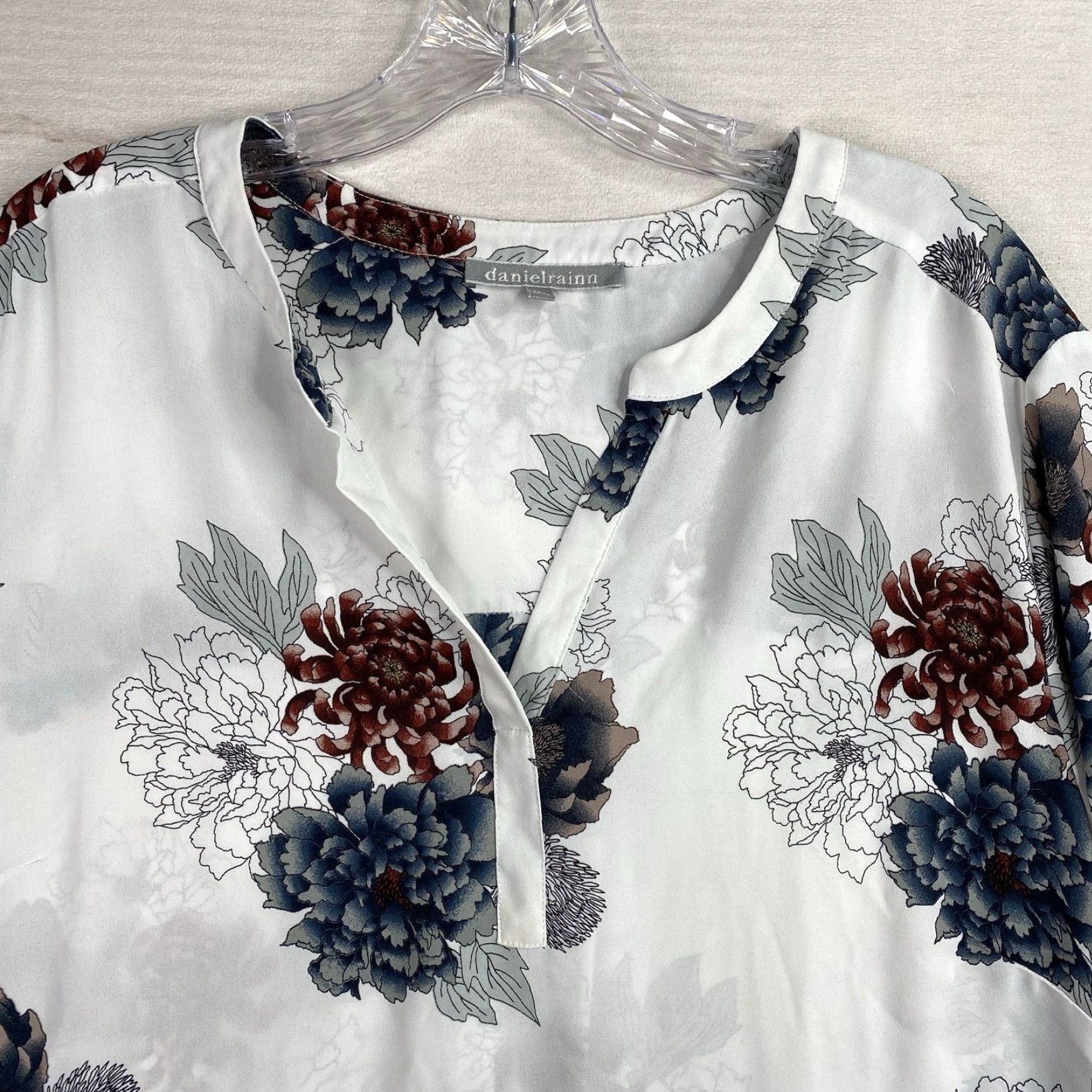 Vintage Daniel Rainn Top Womens XXL White Floral Roll Tab Sleeve Boho Flowy Size XXL / US 16-18 / IT 52-54 - 2 Thumbnail