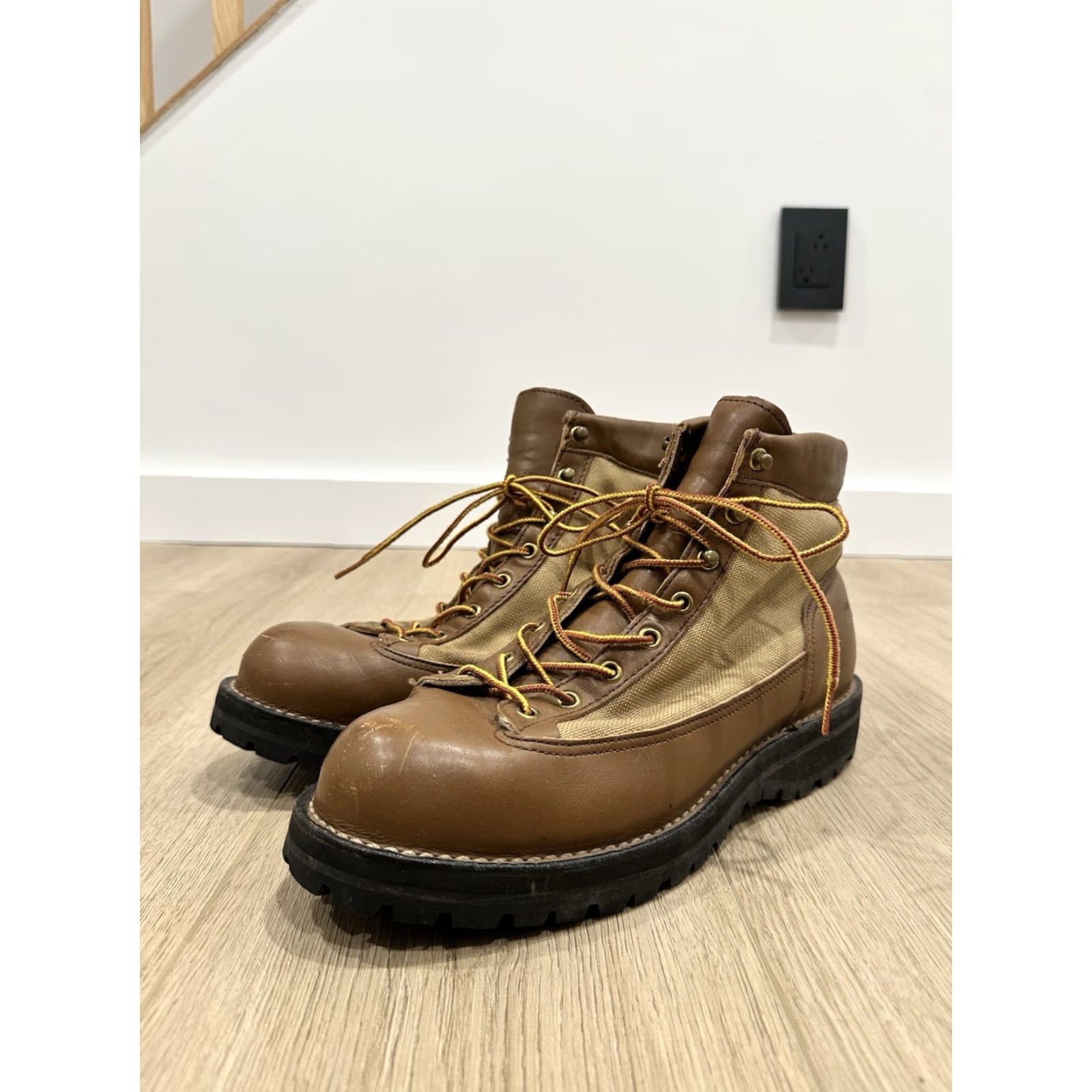 Danner VINTAGE Danner 30420 10D USA Made Brown Leather Black Tag Gore-Tex Boots Mens Boots Leather Brown Gore-Tex USA 90s? Size US 10 / EU 43 - 2 Thumbnail