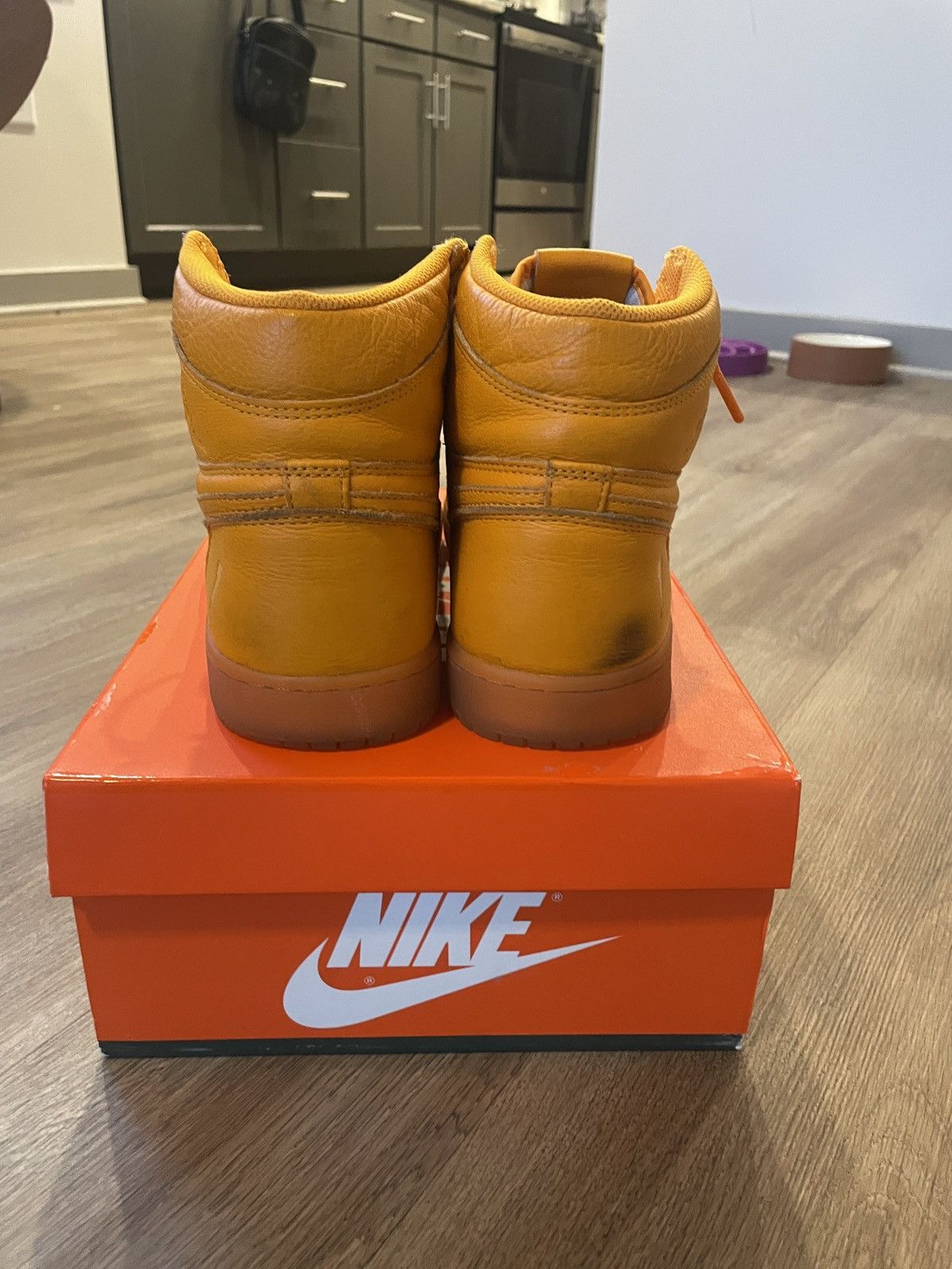 Jordan Brand × Nike Gatorade Orange Peel Jordan 1 Retro High Size US 11 / EU 44 - 4 Thumbnail