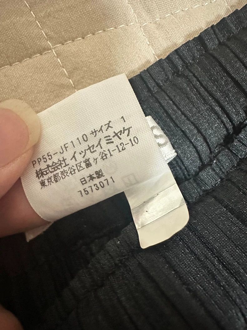 Issey Miyake Issey Miyake size:1 Black pleated capri pants Size 22" - 3 Thumbnail