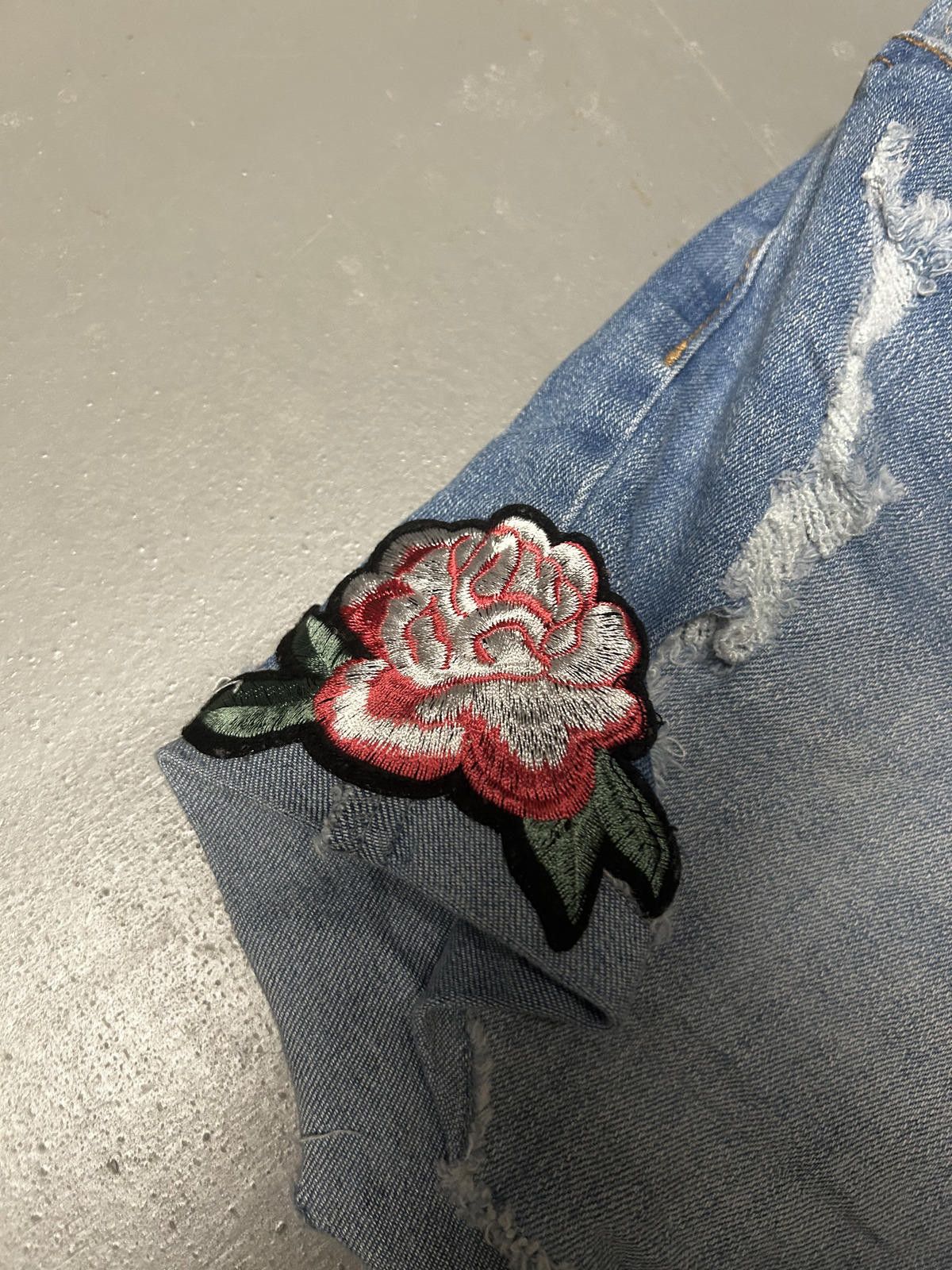 Designer Stylish Distressed Denim Shorts with Floral Embroidery Size 34" / US 12 / IT 48 - 3 Thumbnail