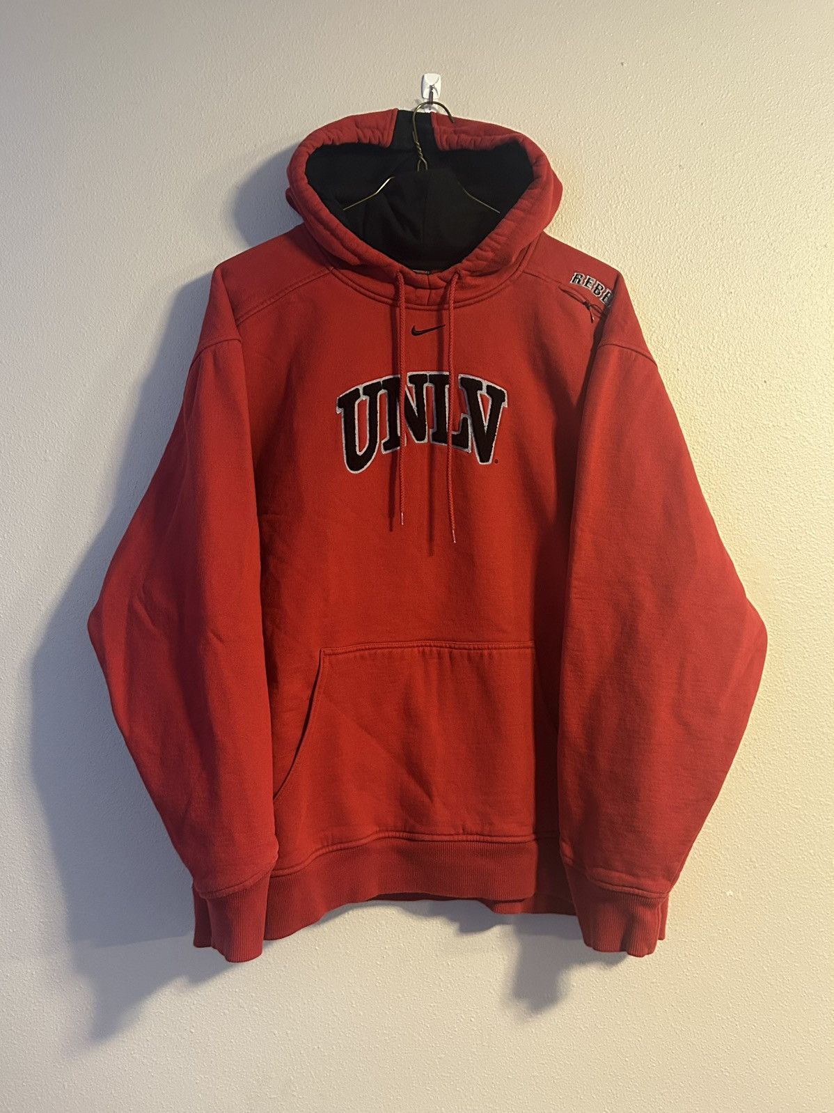 Nike Vintage 90s y2k UNLV Rebels center swoosh hoodie XL Size US XL / EU 56 / 4 - 1 Thumbnail