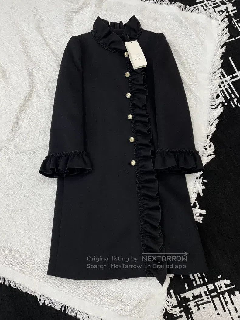 Gucci Gucci Black pearl buckle wool coat Size M / US 6-8 / IT 42-44 - 1 Thumbnail