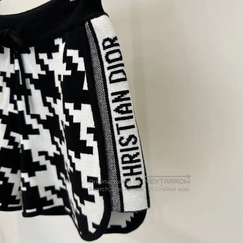 Dior Dior Summer Black and White Houndstooth Shorts . Size 27" / US 4 / IT 40 - 4 Thumbnail
