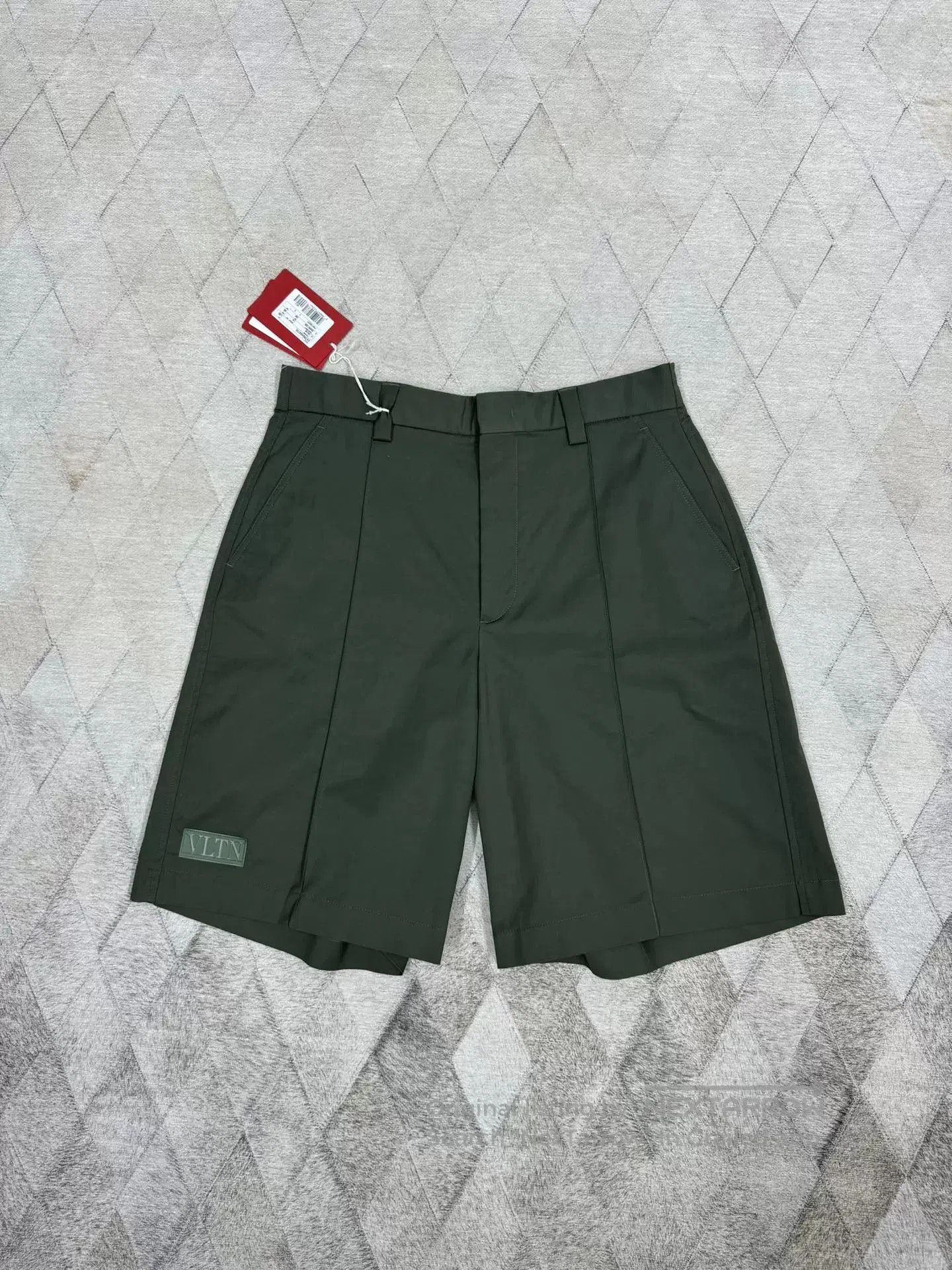 Valentino Valentino Army Green Cargo Shorts. Size US 30 / EU 46 - 1 Thumbnail