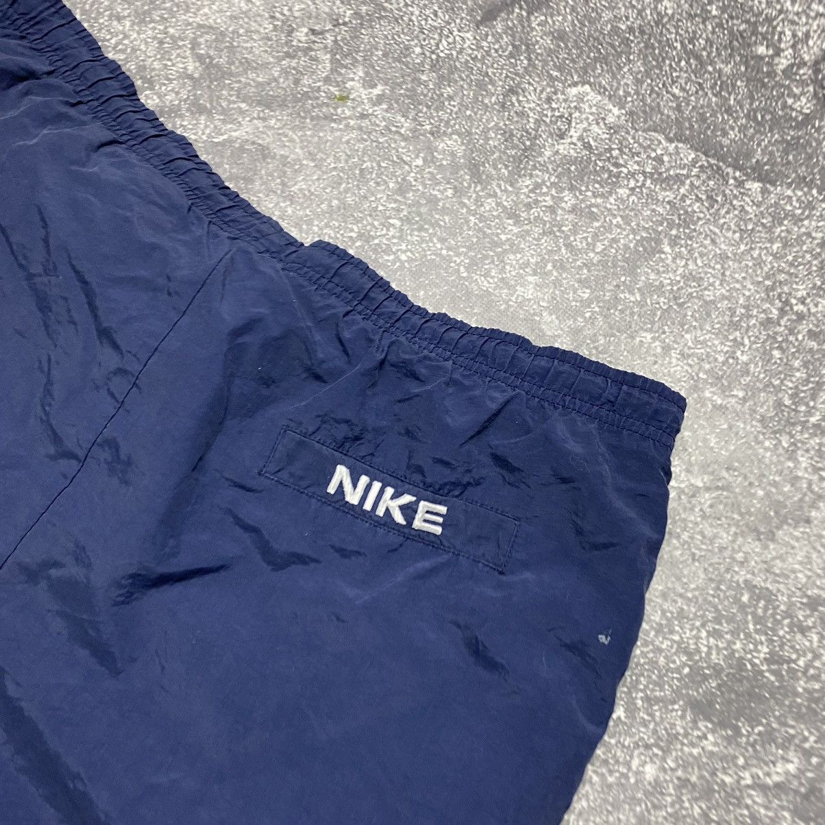 Vintage Vintage Nike Small Logo 90’s Swoosh y2k rare shorts Size US 34 / EU 50 - 8 Thumbnail