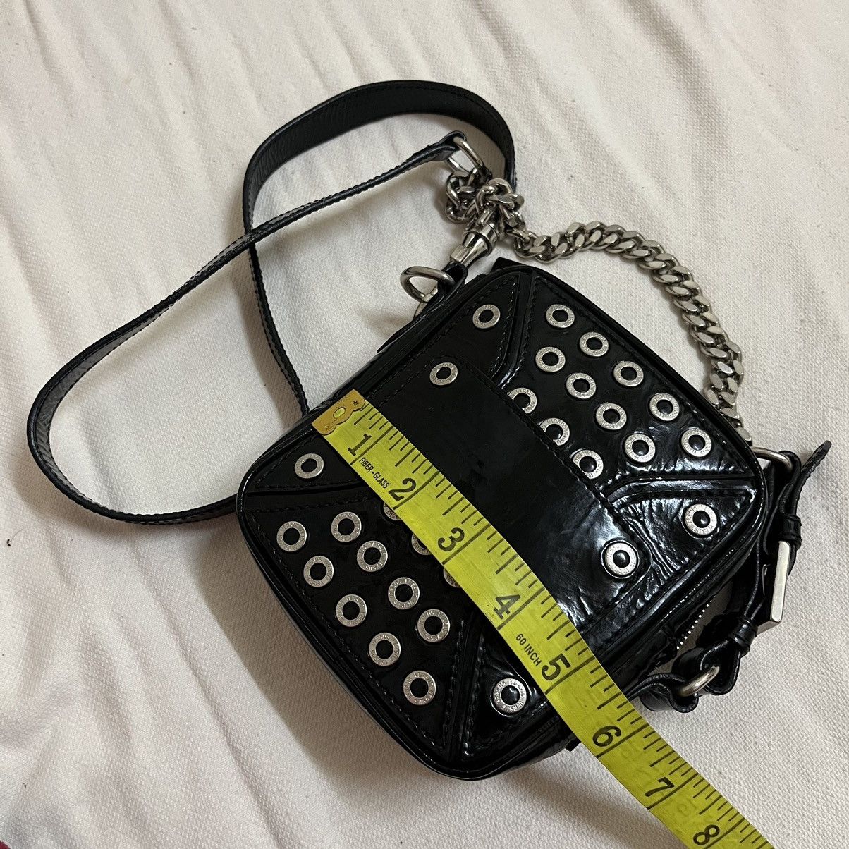 Versus Versace × Vintage Authentic Versus Versace Vernis Leather Chain Style Slingbag Size ONE SIZE - 11 Thumbnail