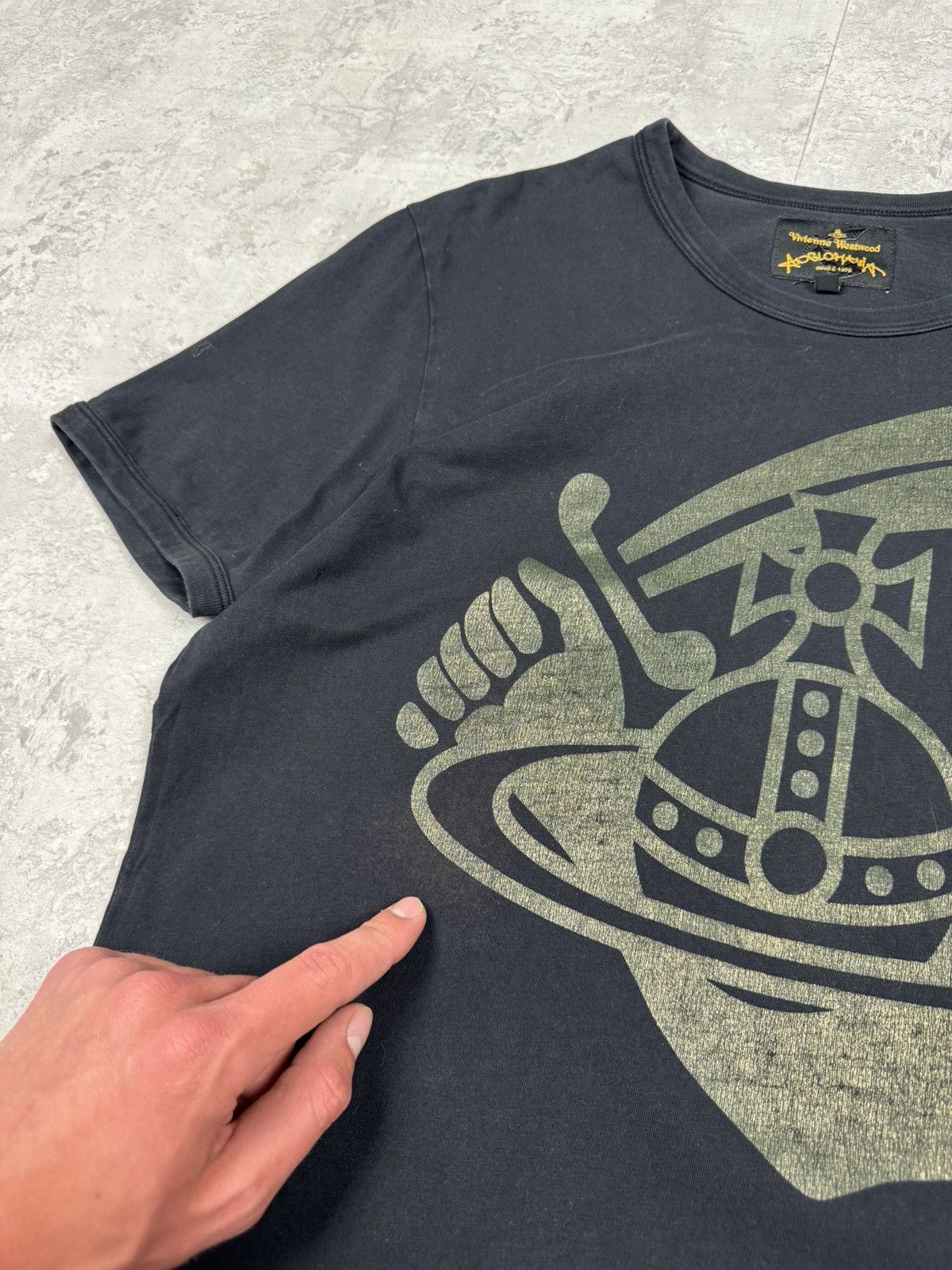 Vivienne Westwood Vivienne Westwood T-Shirt Big Logo Size L Size US L / EU 52-54 / 3 - 10 Thumbnail