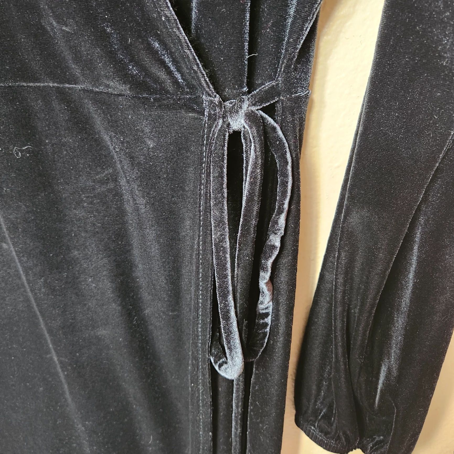 Velvet Ginger G Womens |M| Black Velvet Knee-Length Long Balloon Sleeve Wrap Dress Size M / US 6-8 / IT 42-44 - 2 Thumbnail