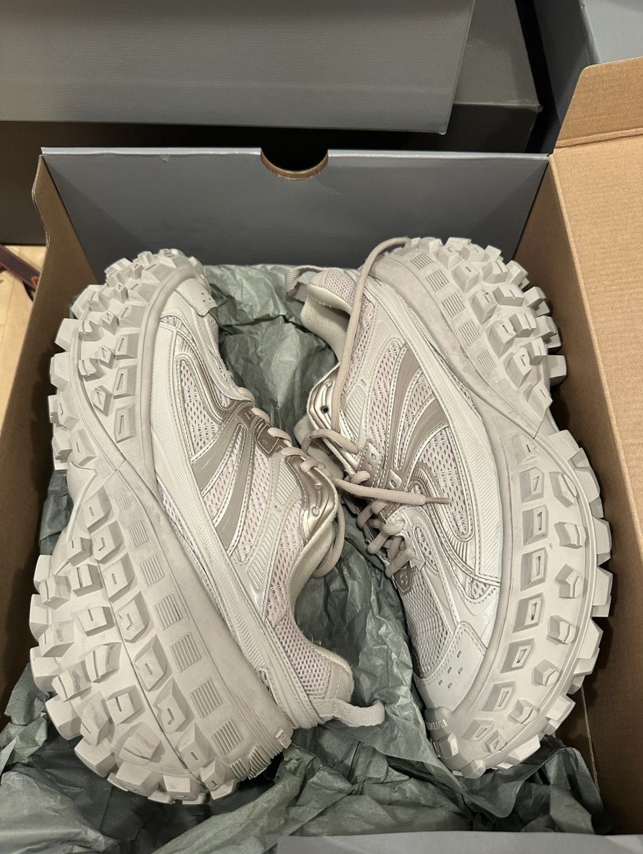 Balenciaga Balenciaga Beeige Defender Sneaker DSWT Sz.44 Size US 11 / EU 44 - 1 Thumbnail