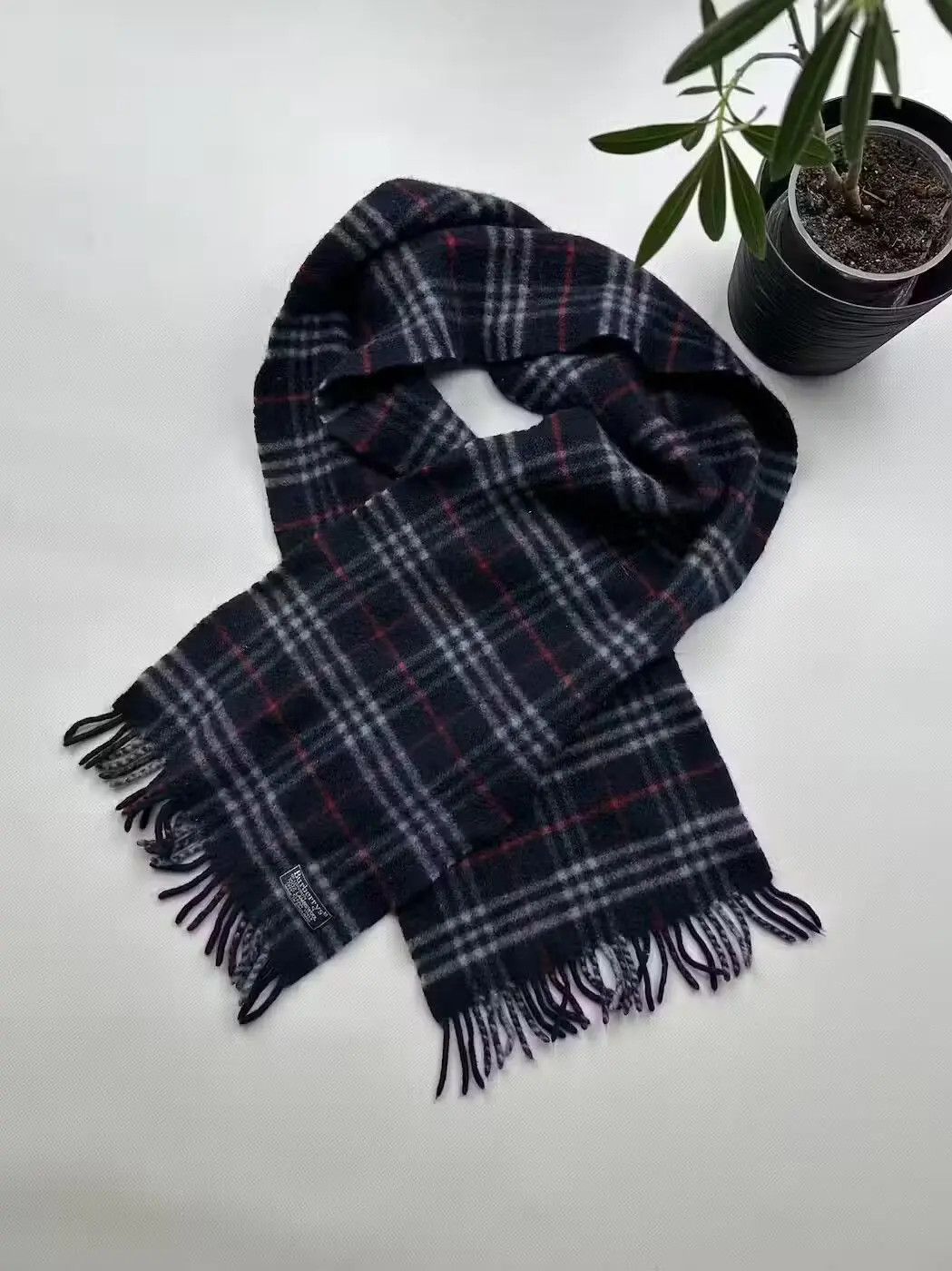 Burberry Burberry Nova Check Vintage Scarf 100% Lambswool (173) Size ONE SIZE - 1 Thumbnail