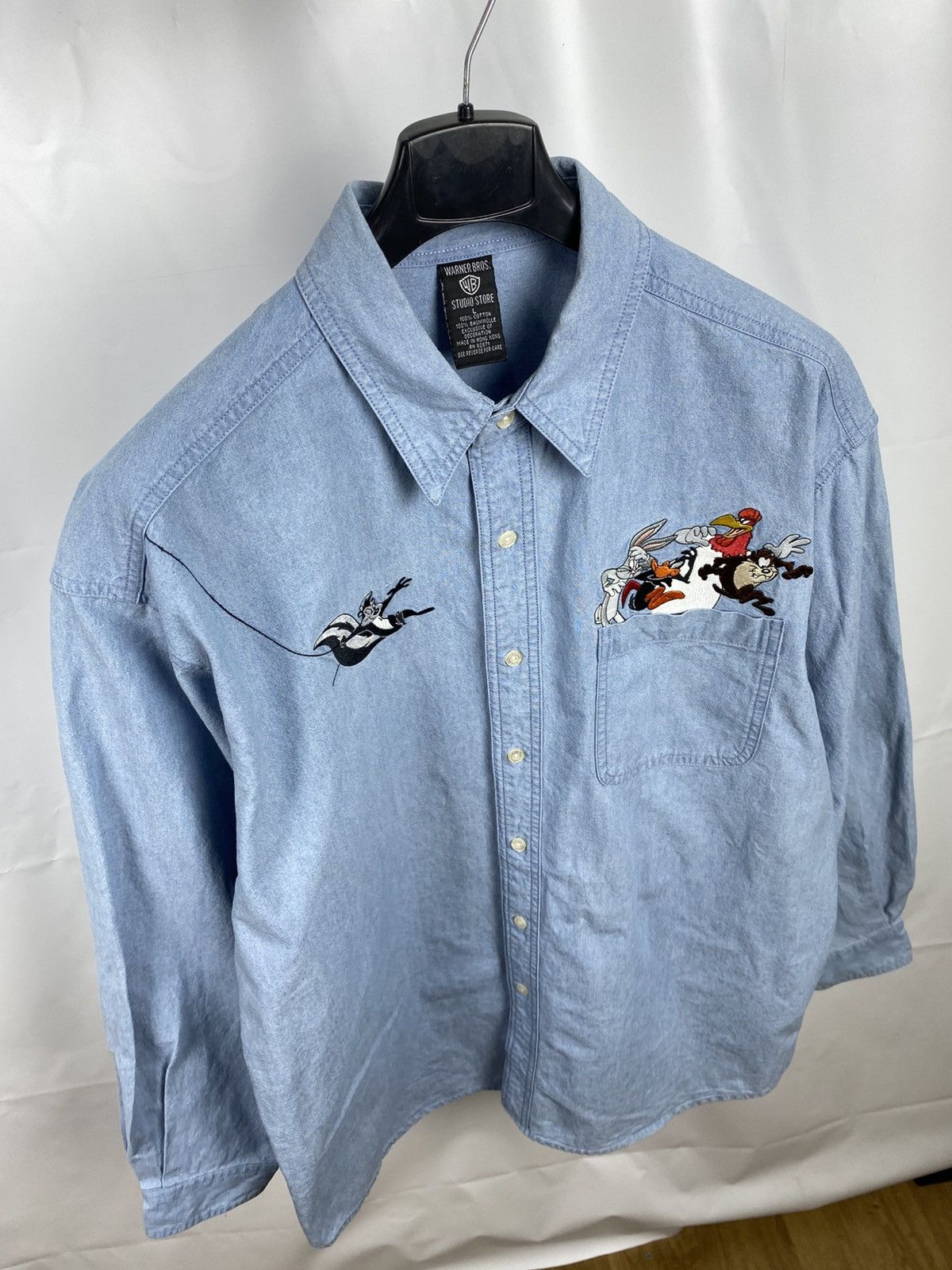 Vintage × Warner Bros Vintage Warner Bros Denim Shirt Looney Tunes Men size L 1997 Size US L / EU 52-54 / 3 - 10 Thumbnail