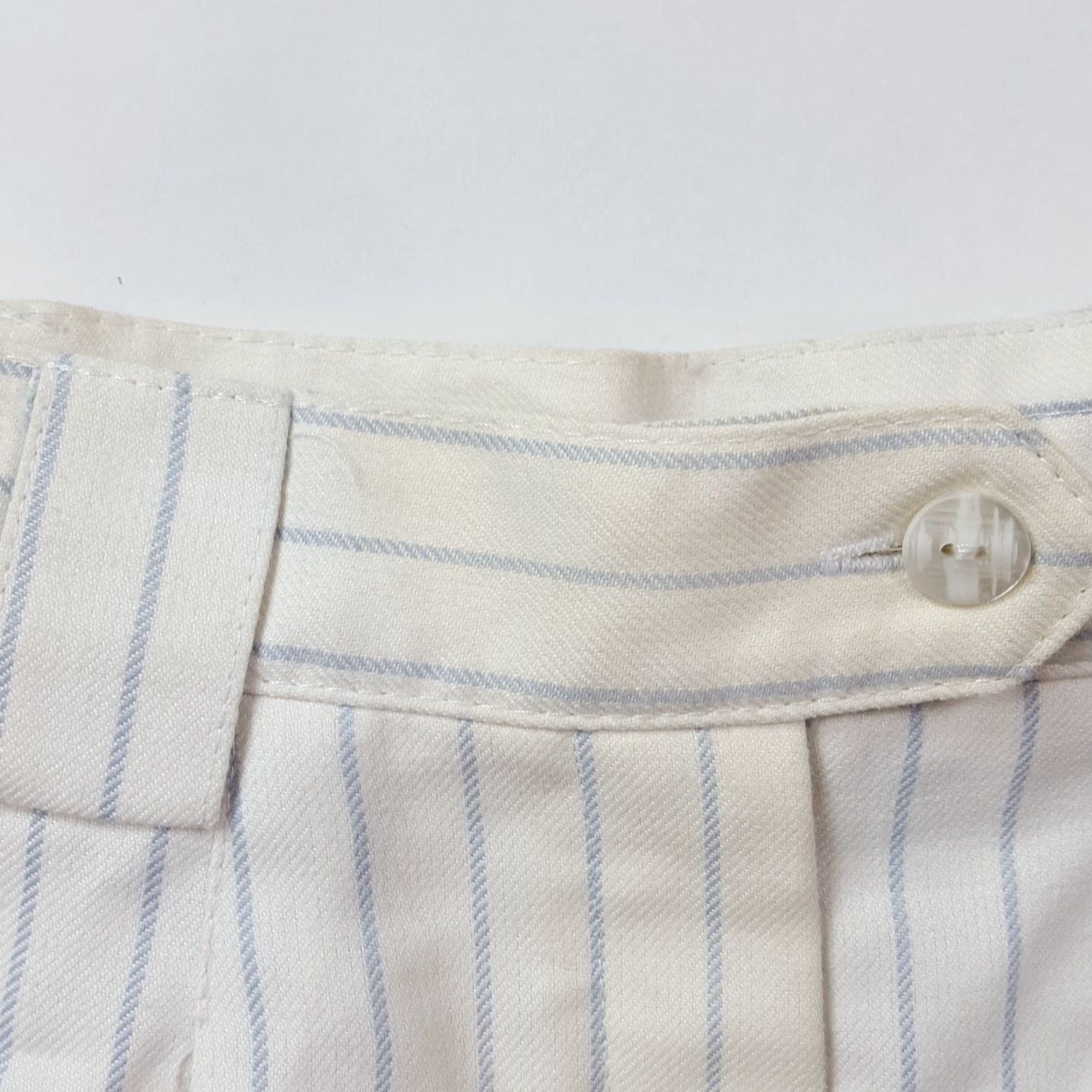 Vintage VINTAGE Tail Sportswear Women's White Striped Pleated Tennis Short 28" Waist 8 Golf Casual 90s Mens Women Girls? Size 30" / US 8 / IT 44 - 5 Thumbnail