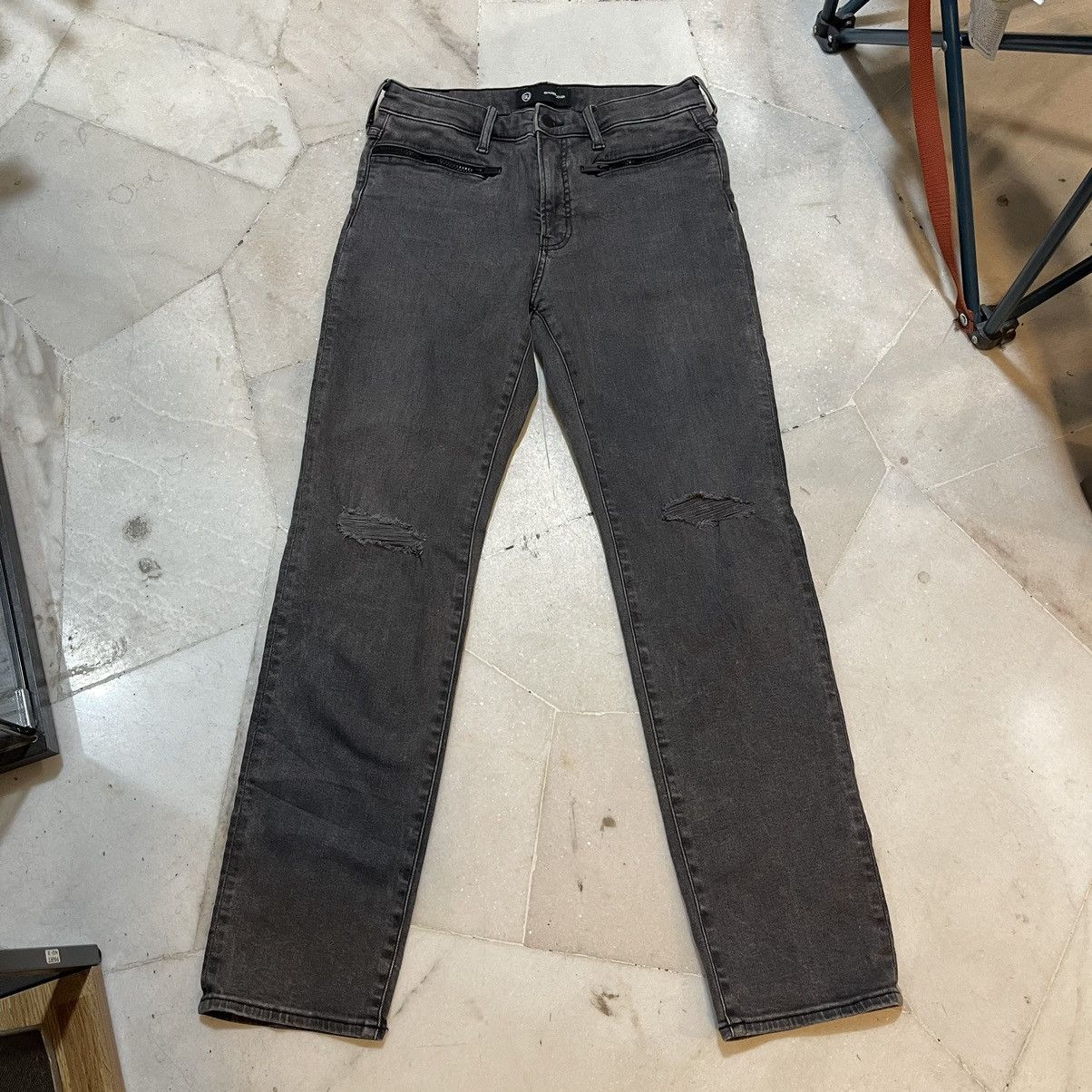 GU × Japanese Brand × Undercover GU X UNDERCOVER Faded Ripped Jeans Size US 30 / EU 46 - 1 Thumbnail
