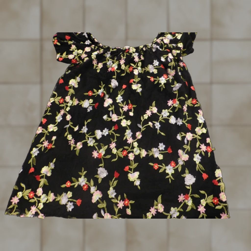 Vintage Kimchi Blue Blouse M Womens Black Floral Collared Pullover Casual Polyester Down Sleeveless? Size M / US 6-8 / IT 42-44 - 1 Thumbnail