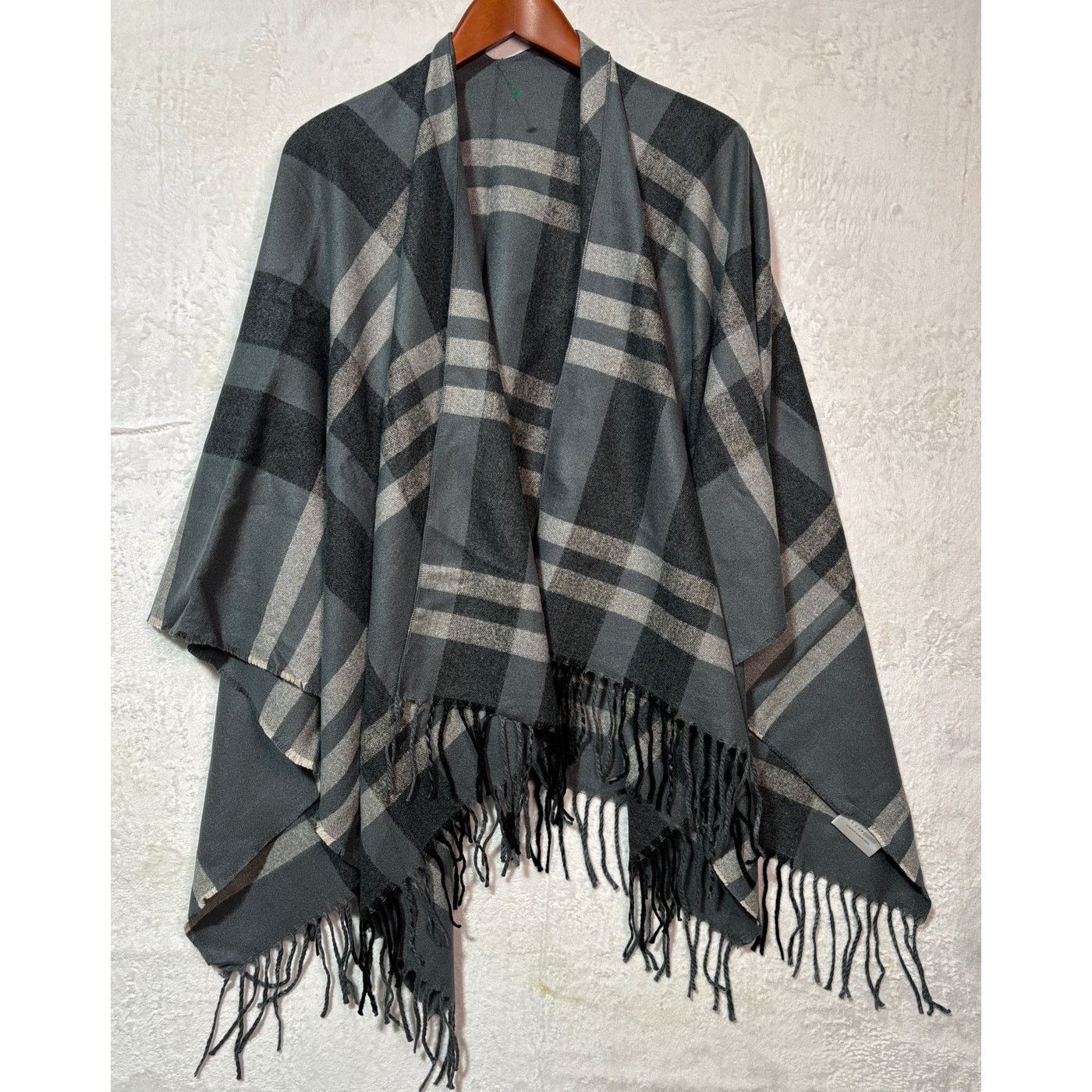 Other SIIZU Causebox Women's Sustainable Ruana Shawl Poncho Wrap Size ONE SIZE - 2 Thumbnail