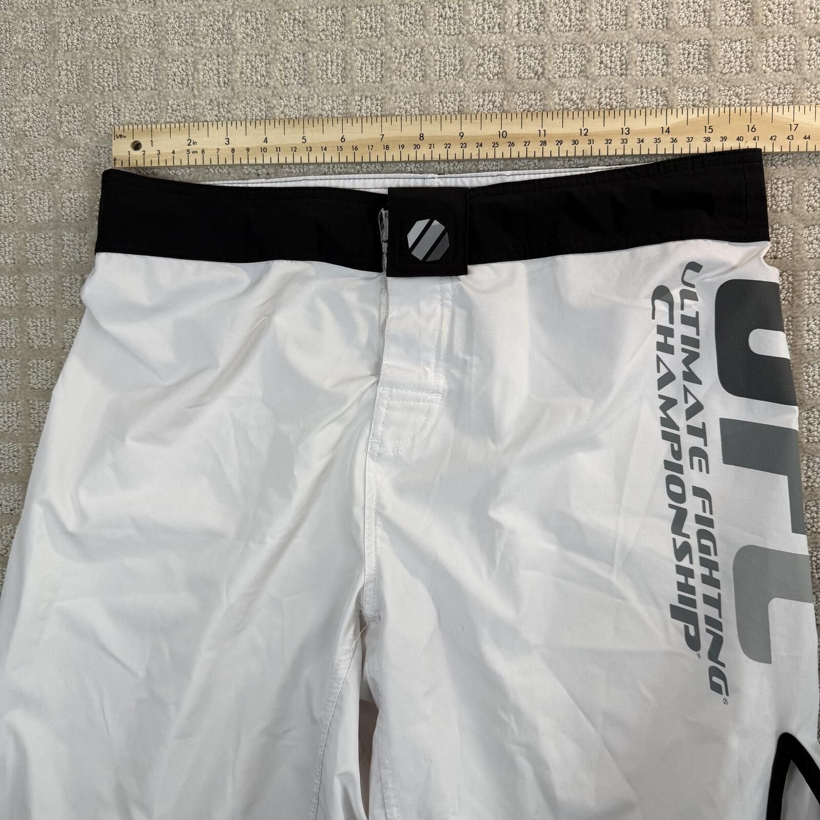 UFC UFC Fight Shorts MMA White Training Shorts Men 32 Size US 32 / EU 48 - 6 Thumbnail
