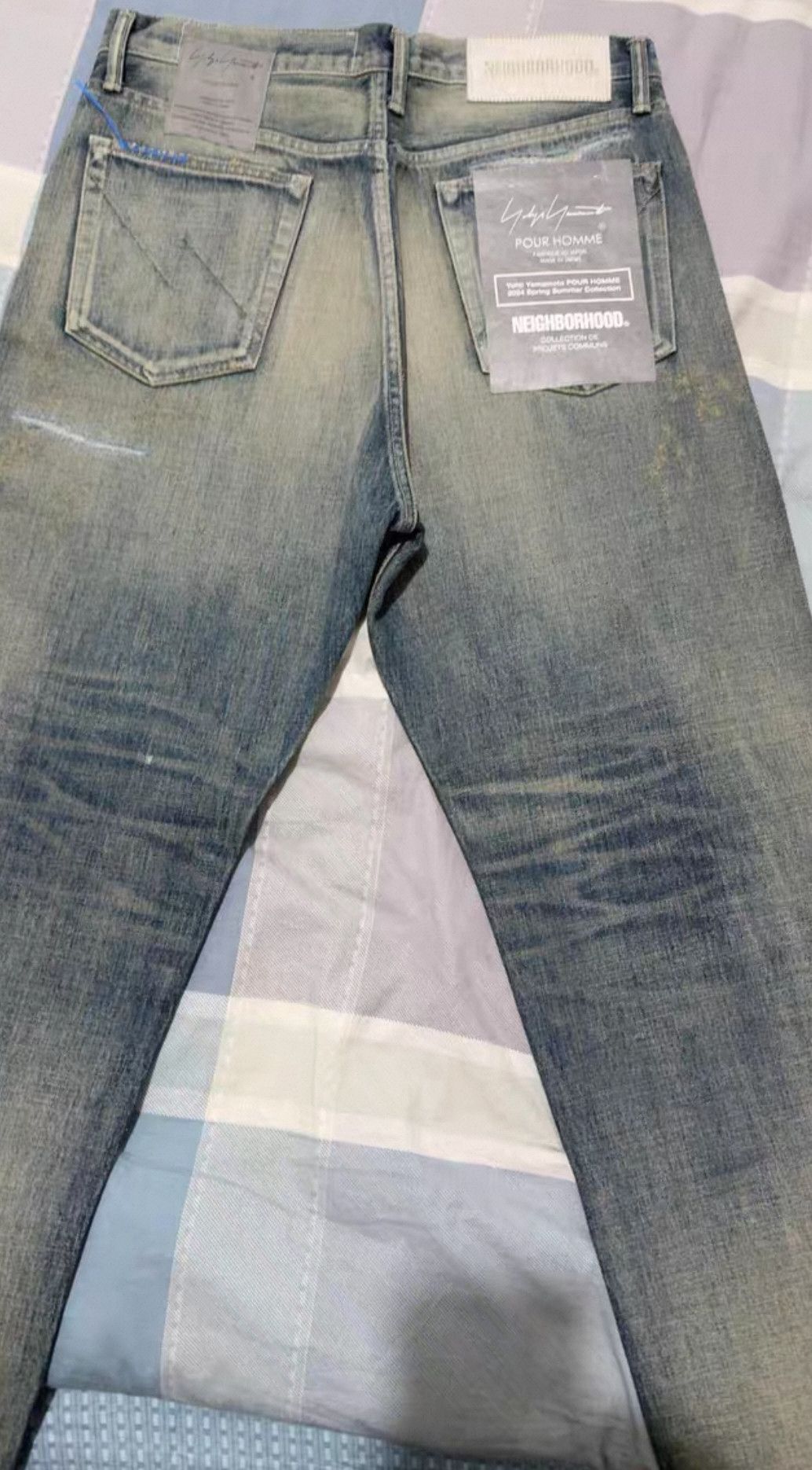 Neighborhood Neighborhood size m Distressed Slashed Washed Jeans Size US 30 / EU 46 - 2 Thumbnail