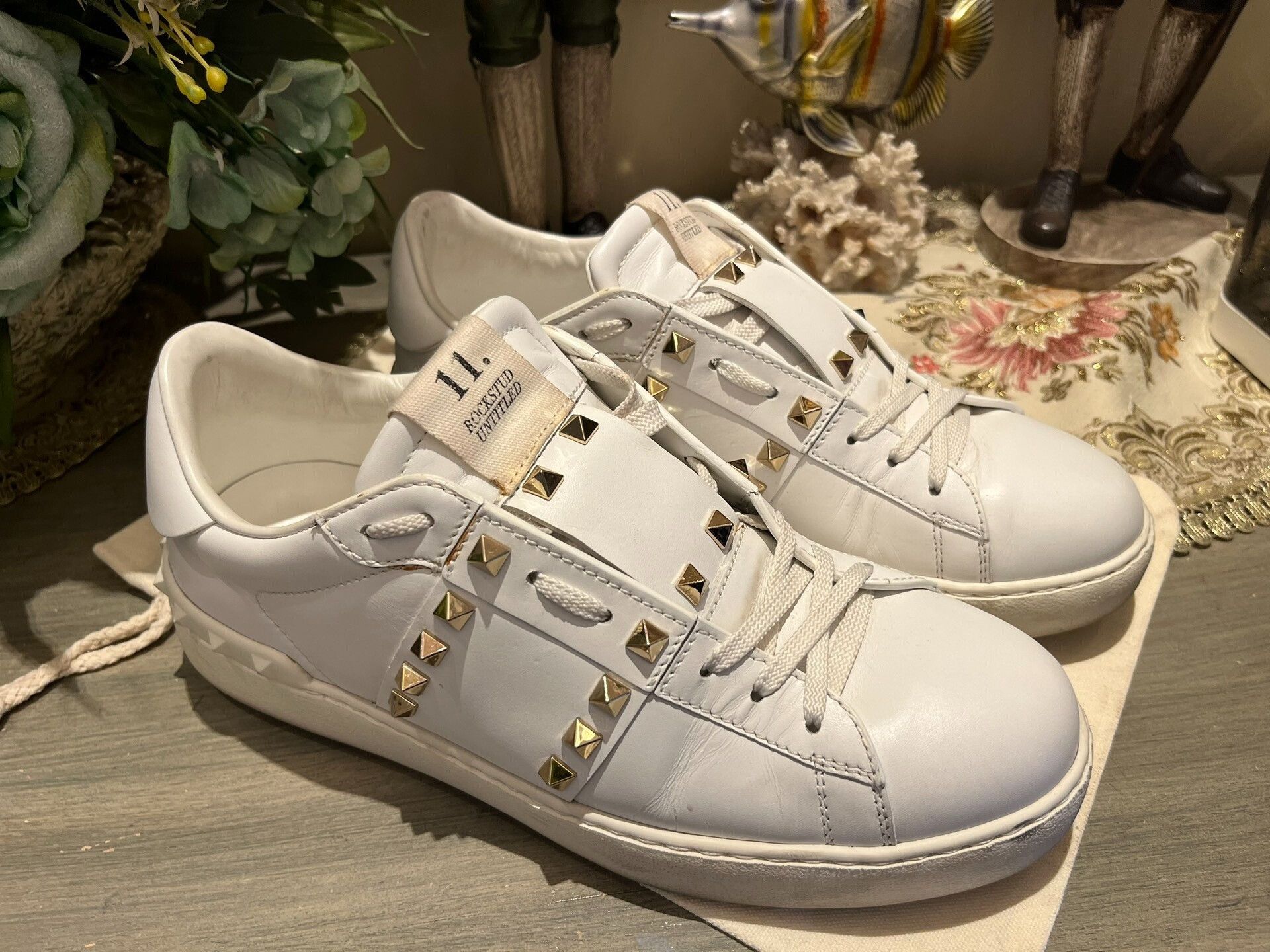 Valentino Valentino Classic Gold Stud White Sneakers Size US 7 / EU 40 - 1 Thumbnail
