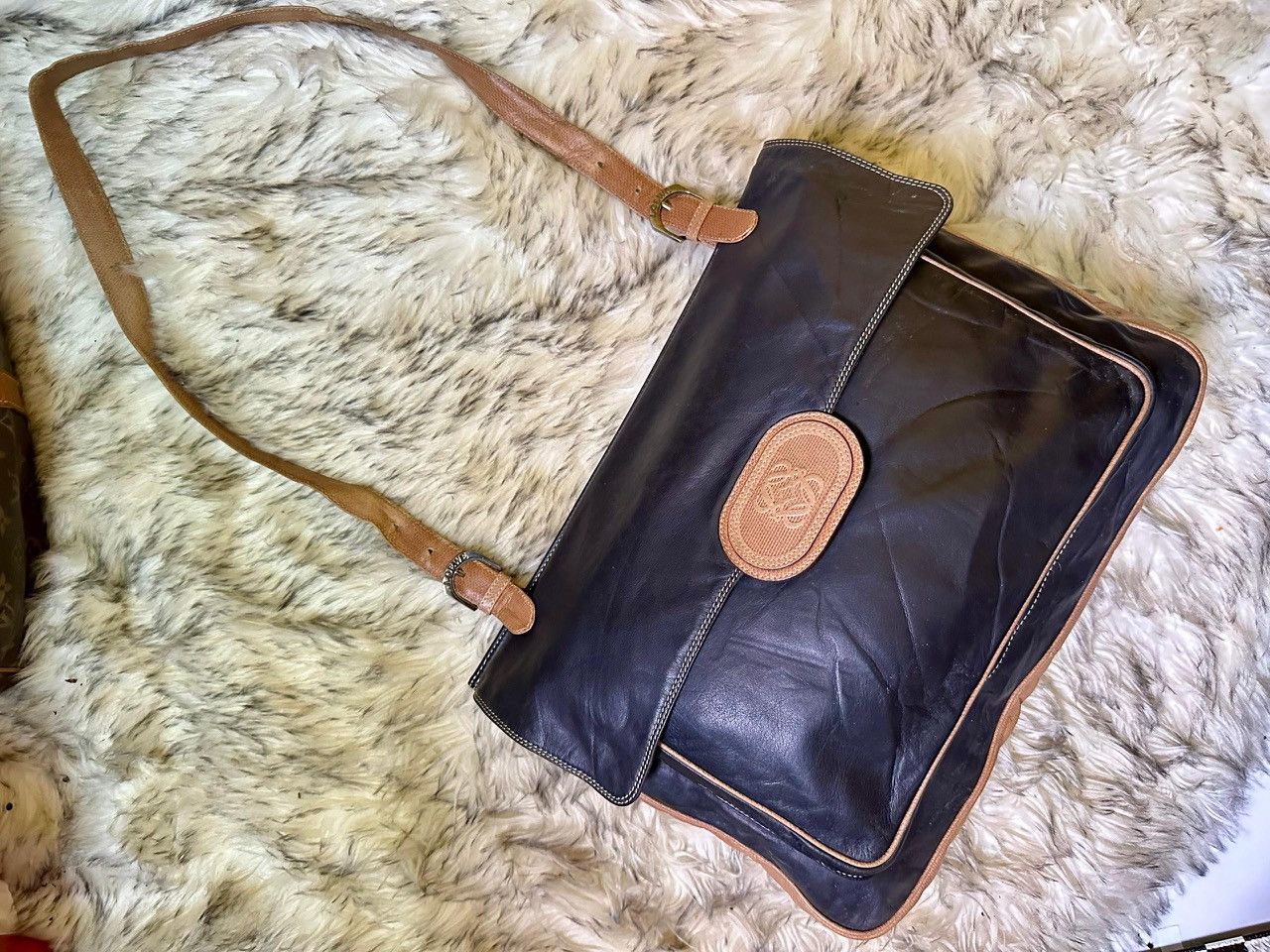 Loewe Authentic Loewe Anagram Two Tone Leather Shoulder Bag Size ONE SIZE - 2 Thumbnail