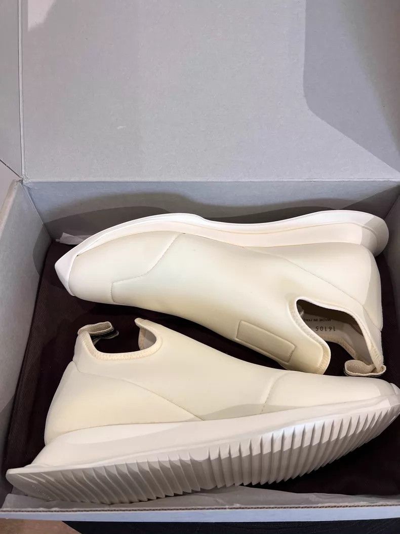 Rick Owens Drkshdw Rick Owens Drkshdw Off-White New Runner Slip-On Sneakers Size US 9 / EU 42 - 2 Thumbnail
