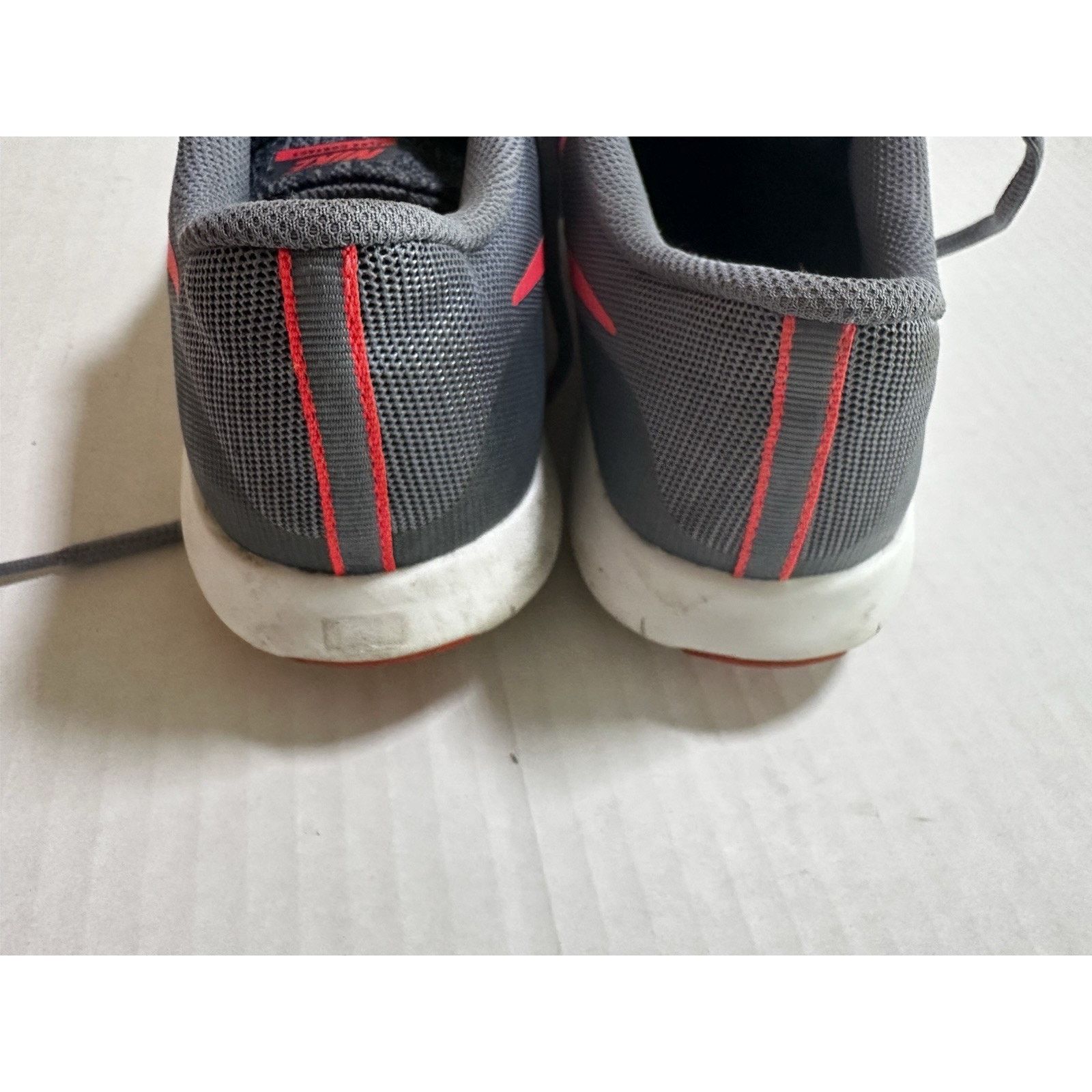 Nike Nike Flex Contact Running Shoe Grey/Red SZ7Y Sneakers Sporty Size US 7 / EU 40 - 8 Thumbnail