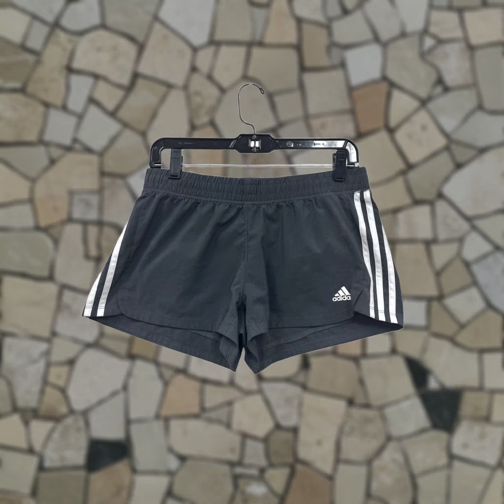 Adidas Adidas Womens Athletic Shorts M Gray Regular Polyester Activewear Like New Mens? Size 32" / US 10 / IT 46 - 1 Thumbnail