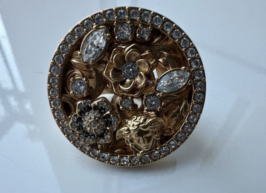 Versace Versace Ring Crystals Flowers Gold Medusa! Size ONE SIZE - 1 Thumbnail