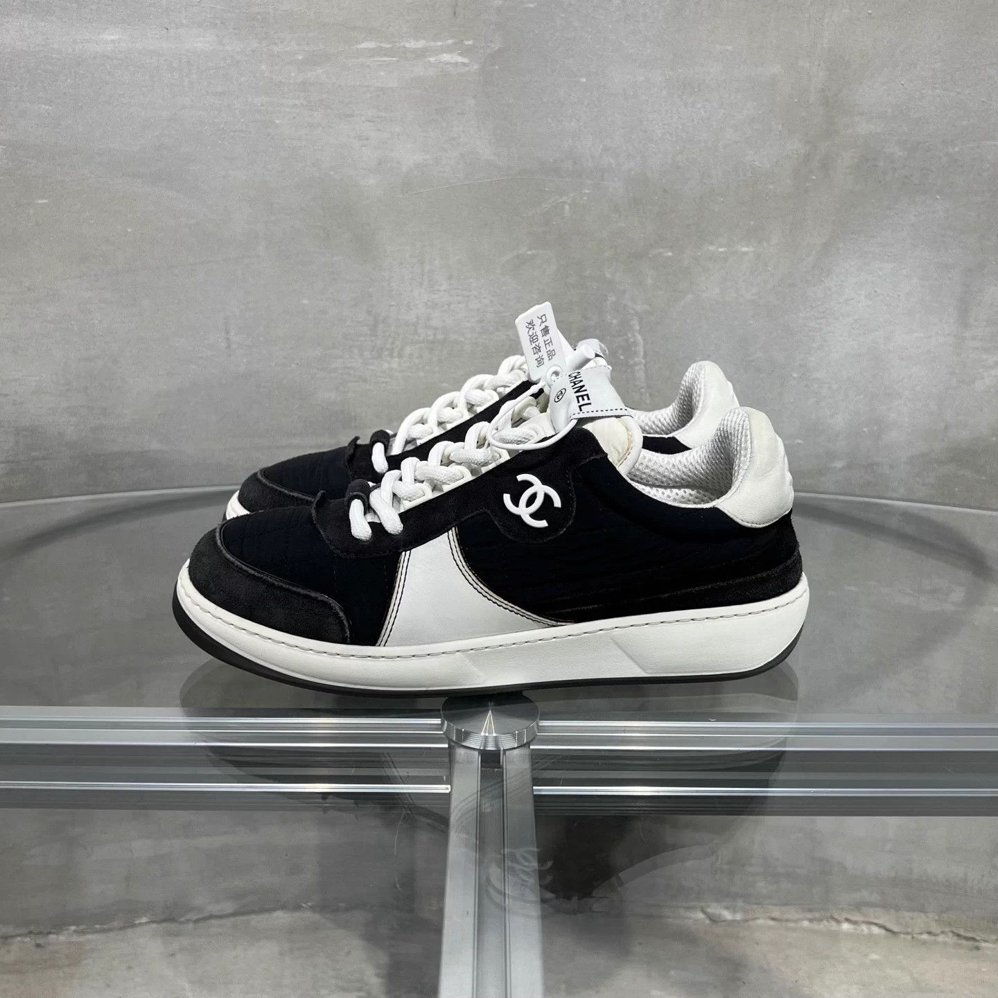 Chanel CHANEL logo leather low-top black/white EUR38 sneakers Size US 7 / IT 37 - 3 Thumbnail