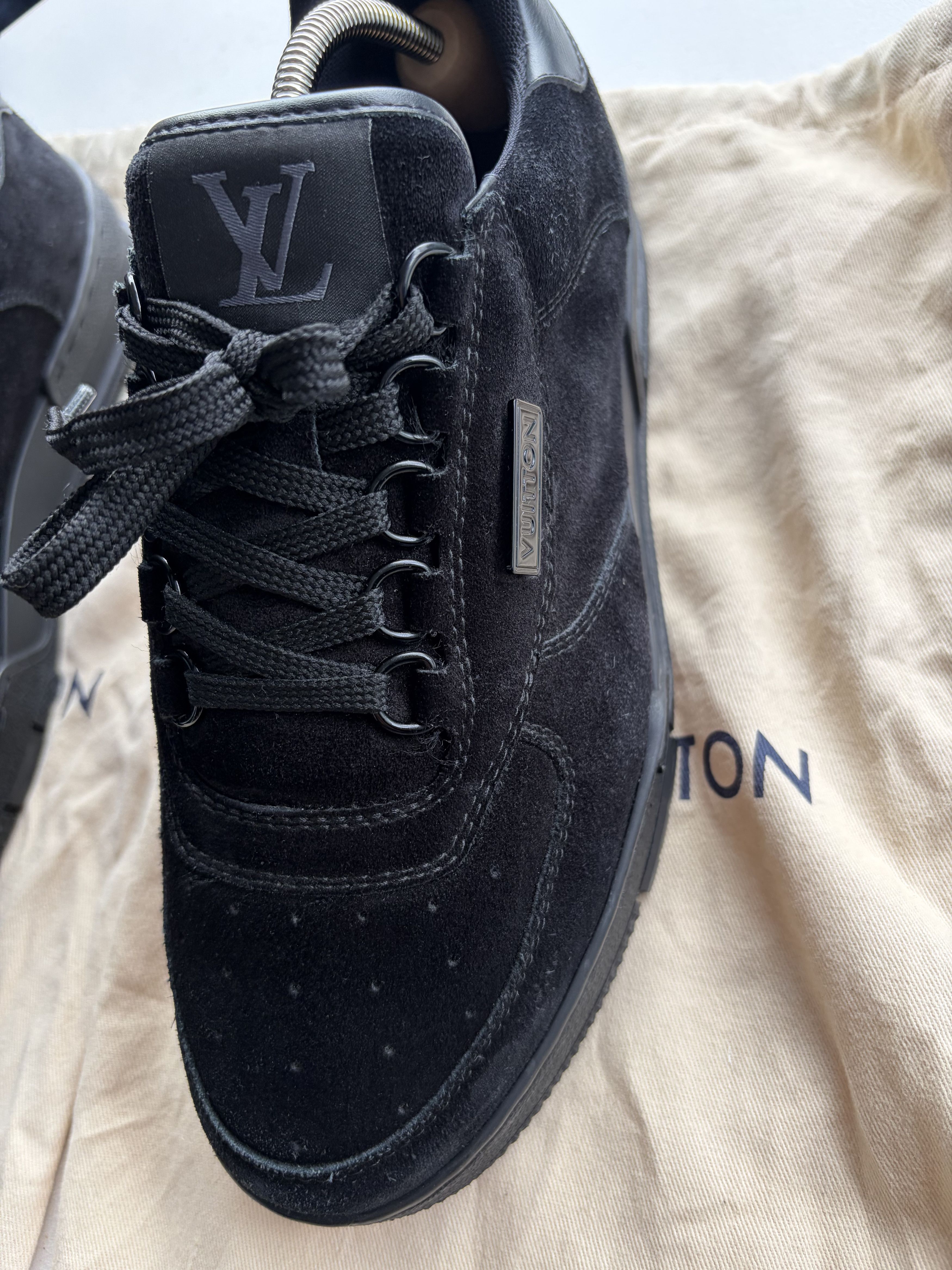 Louis Vuitton Louis Vuitton black velvet employee only Size US 7.5 / EU 40-41 - 2 Thumbnail