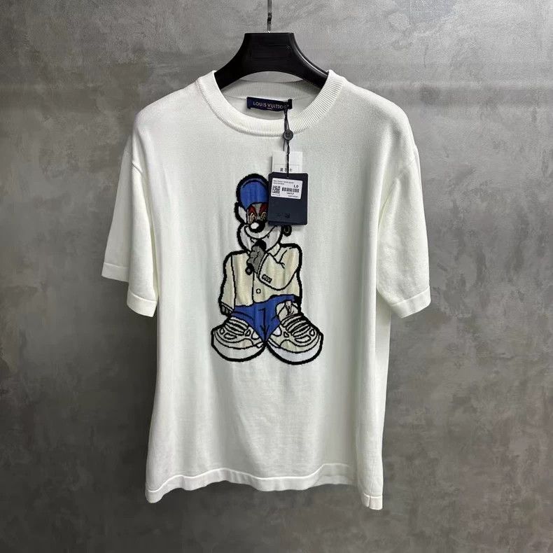 Louis Vuitton Louis Vuitton Round neck pullover short sleeves in white c Size US L / EU 52-54 / 3 - 1 Thumbnail