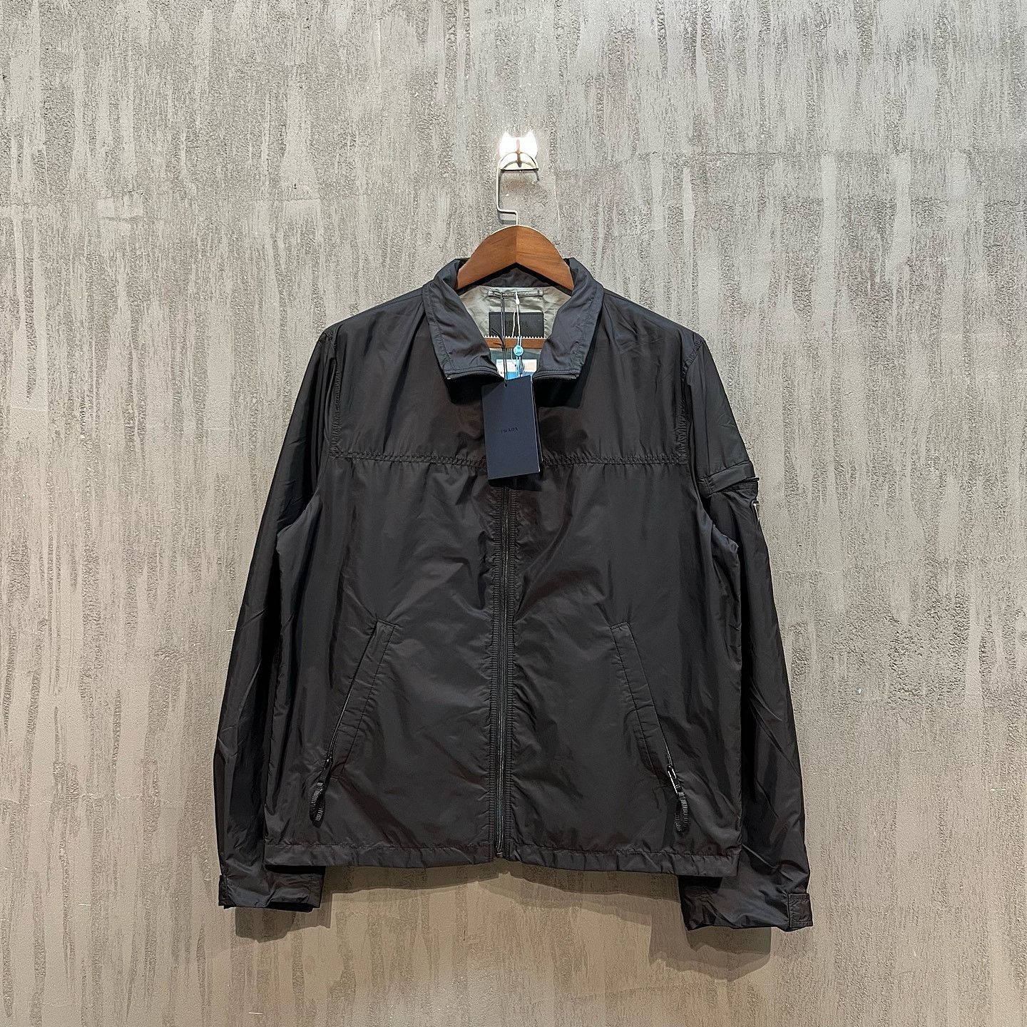 Prada Prada Logo Nylon Zip Jacket Size 54 Size US L / EU 52-54 / 3 - 1 Thumbnail
